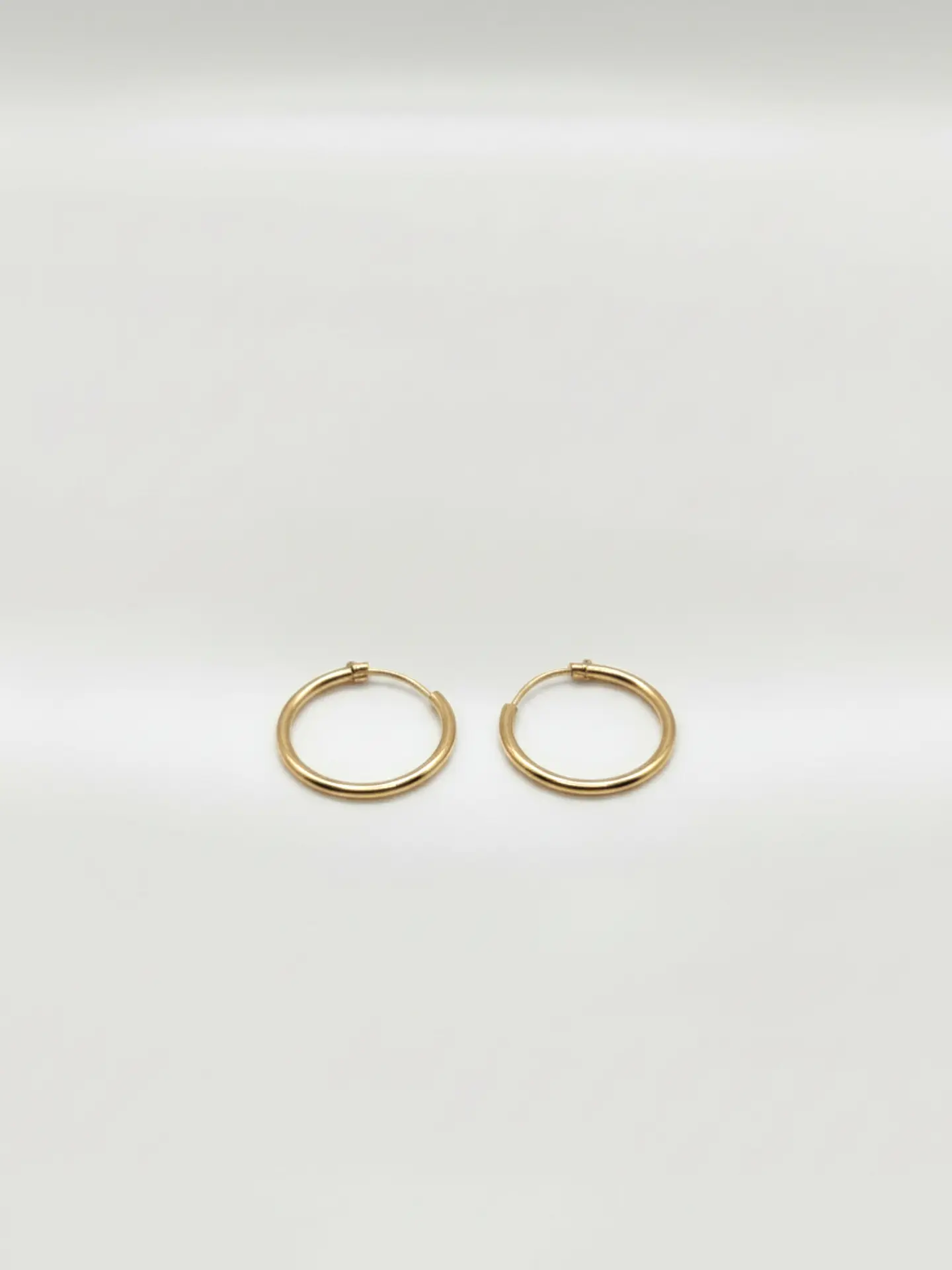Aros Tubulares Minimalistas Oro 18k 2