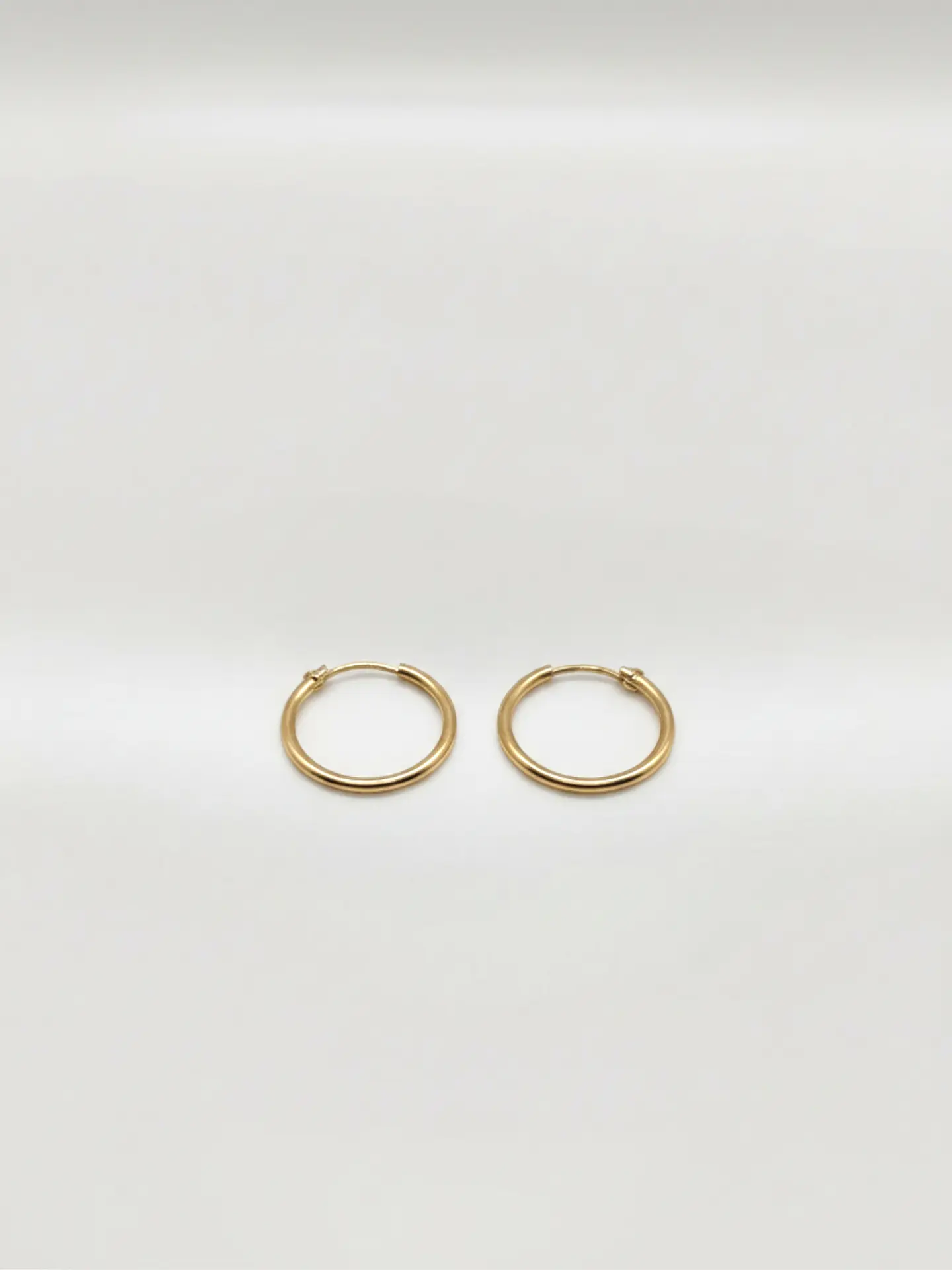 Aros Tubulares Minimalistas Oro 18k 3