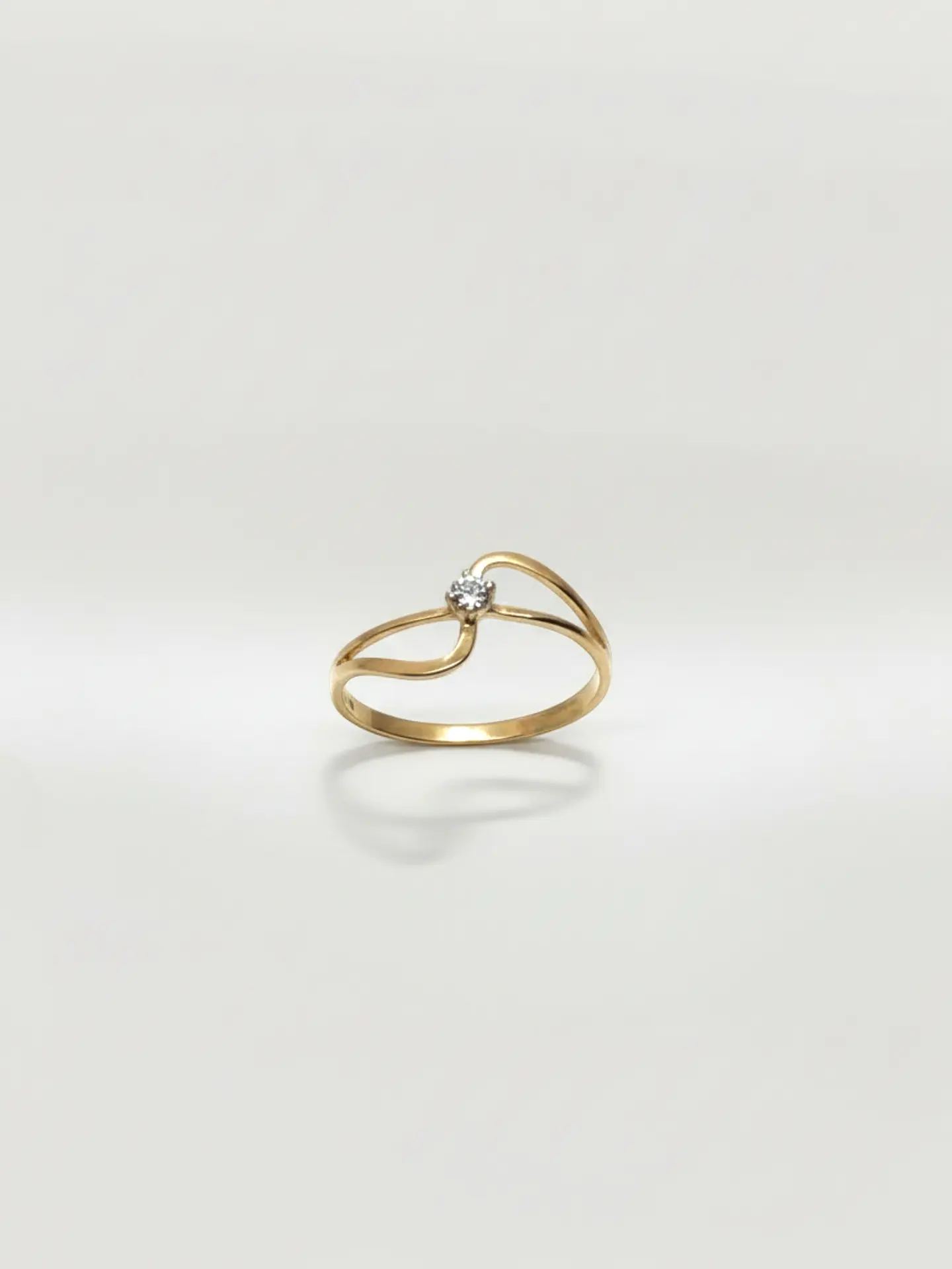 Anillo Infinito Destello de Vida con Circón Oro 18k 1