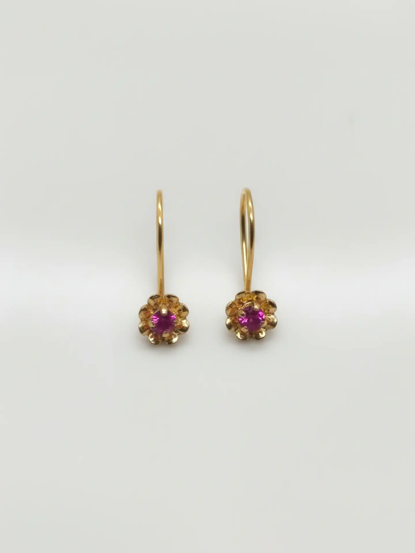 Aros Flor de Rubí Apasionado Oro 18k 2