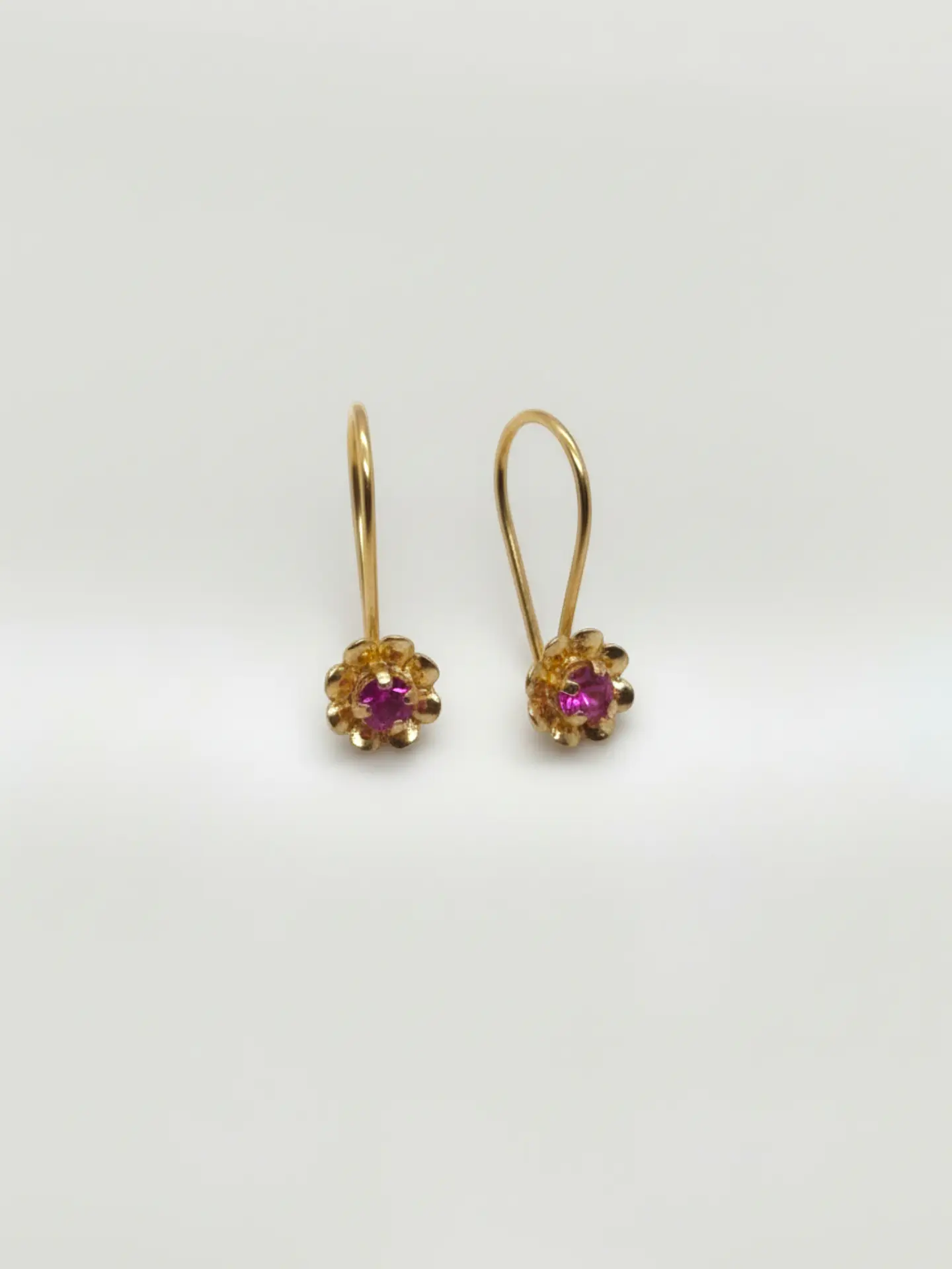 Aros Flor de Rubí Apasionado Oro 18k 3