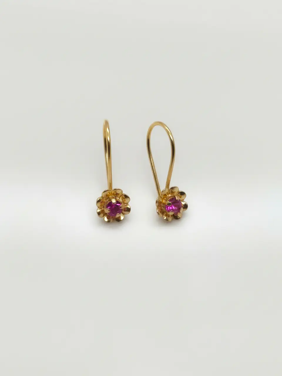 Aros Flor de Rubí Apasionado Oro 18k 3