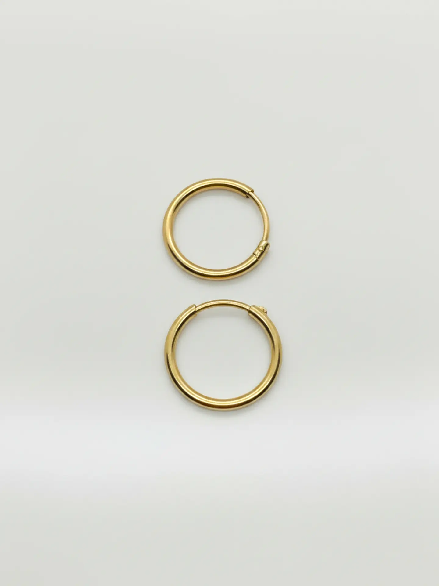 Aros Tubulares de Diseño Limpio Oro 18k 1