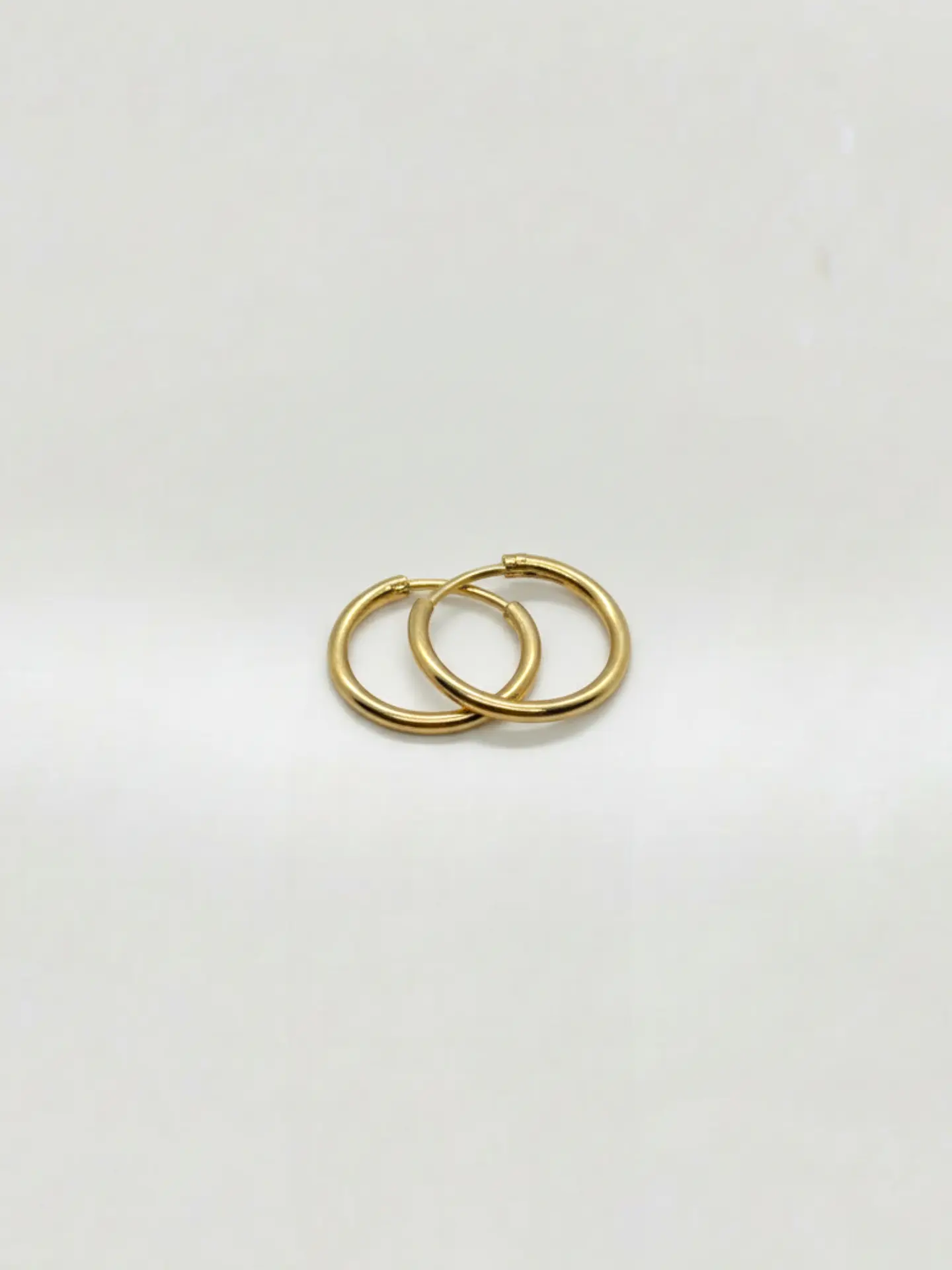 Aros Tubulares de Diseño Limpio Oro 18k 2