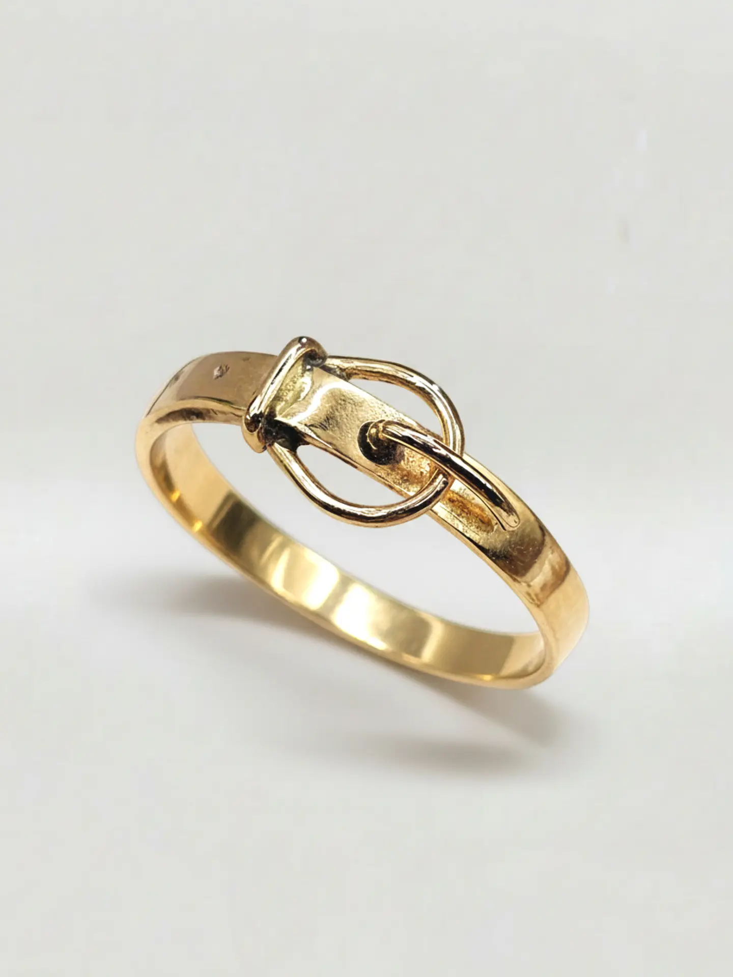 Anillo Estilo Cinturón con Broche Oro 18k 2