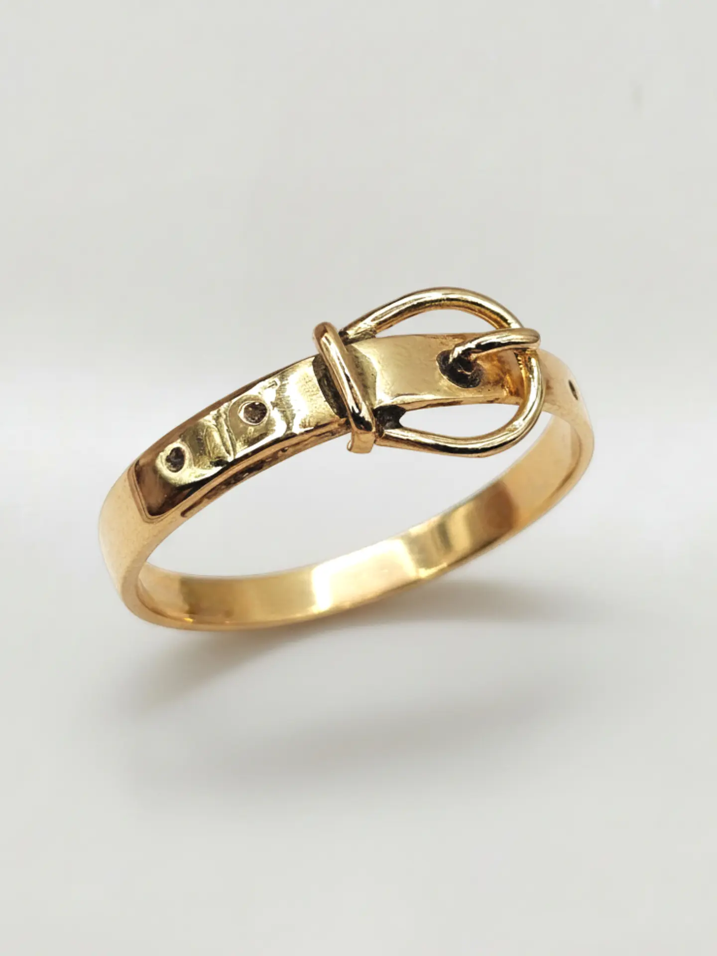 Anillo Estilo Cinturón con Broche Oro 18k 1