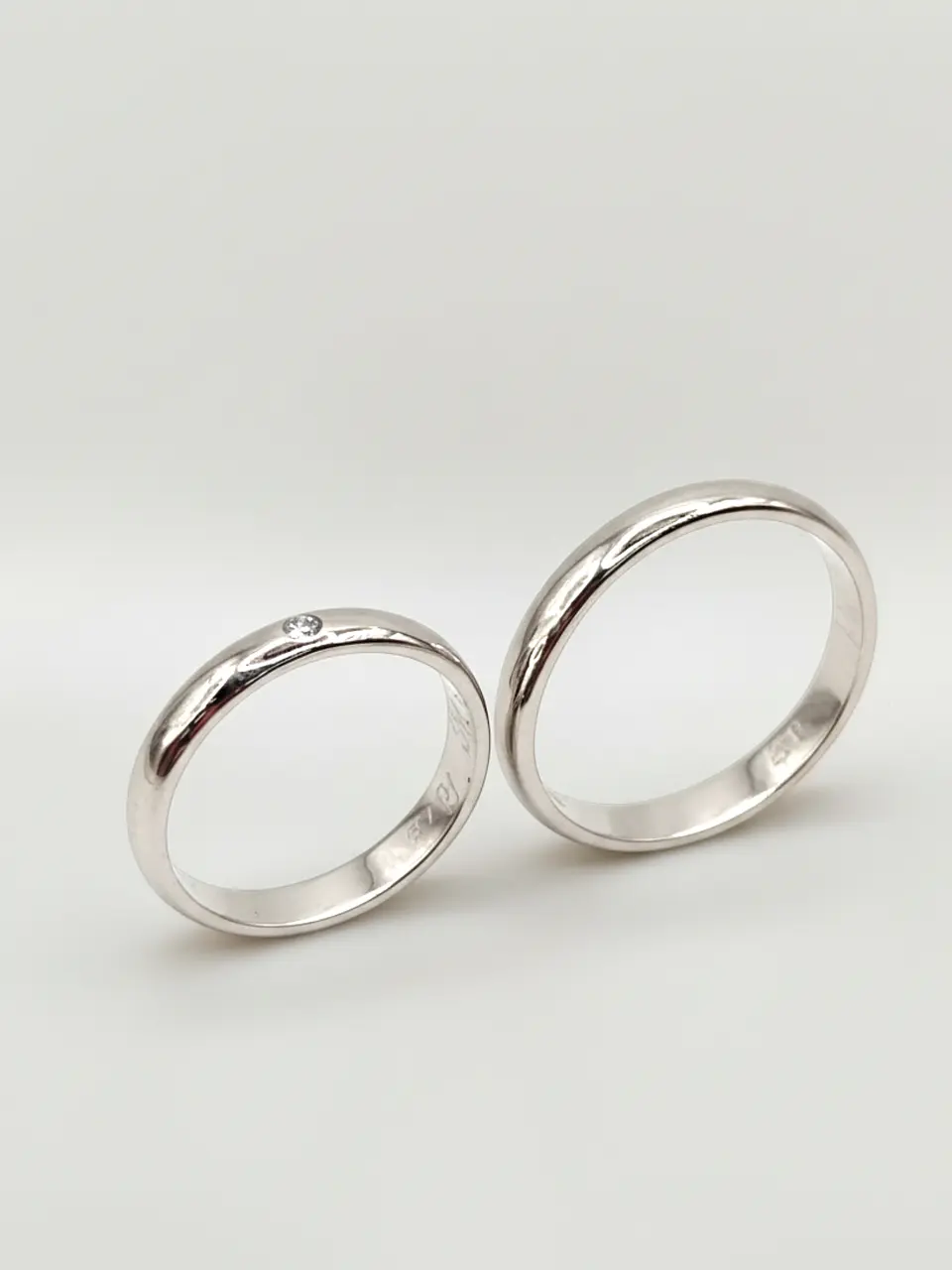 Argollas Estilo Inglés Oro Blanco y Brillante 3 mm Oro 18k 1