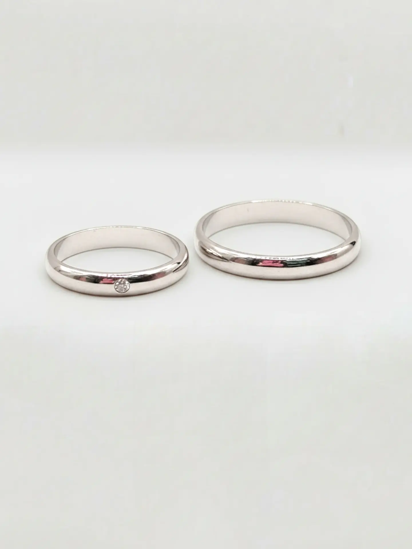 Argollas Estilo Inglés Oro Blanco y Brillante 3 mm Oro 18k 3