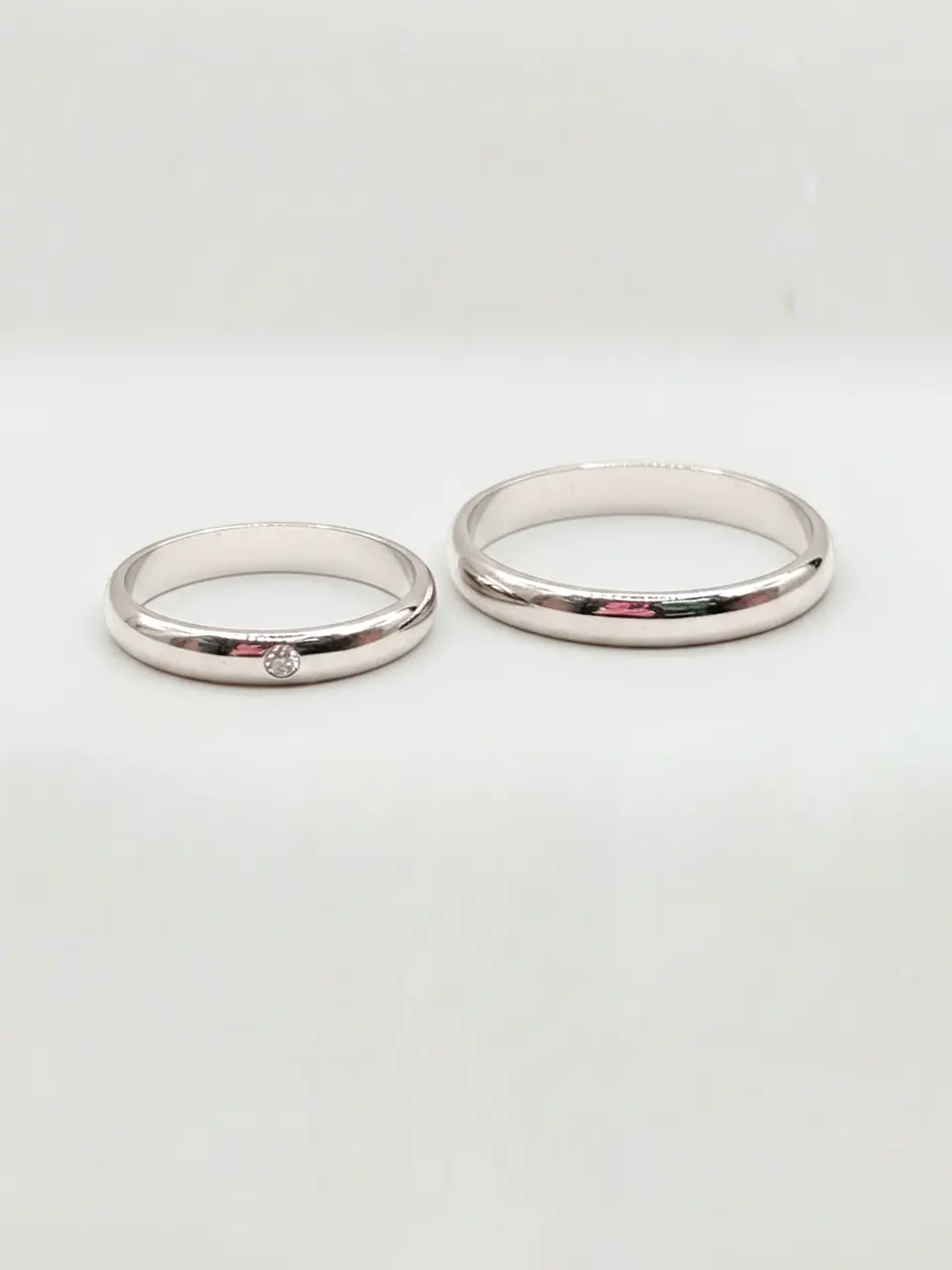 Argollas Estilo Inglés Oro Blanco y Brillante 3 mm Oro 18k 3