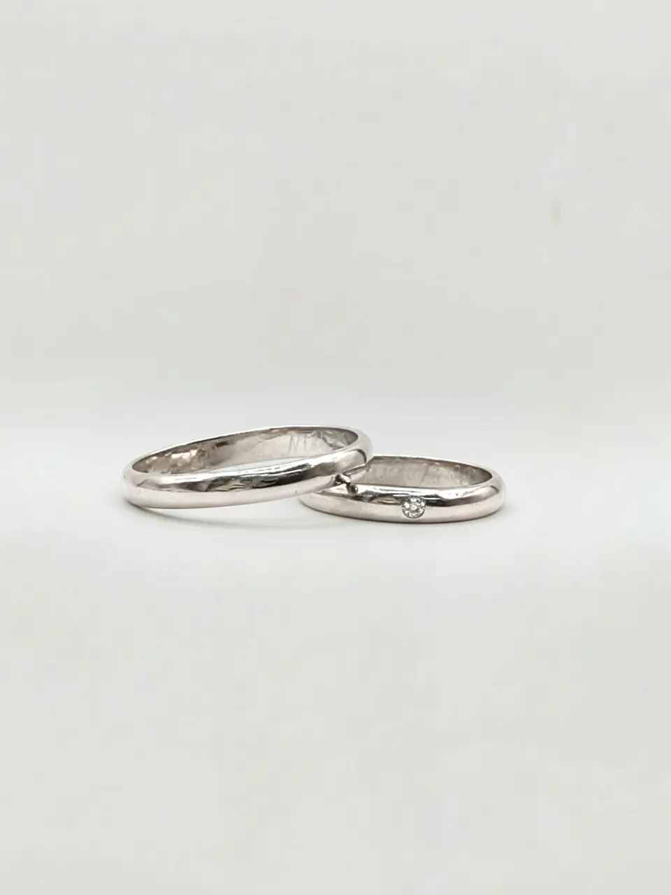 Argollas Estilo Inglés Oro Blanco y Brillante 3 mm Oro 18k 4