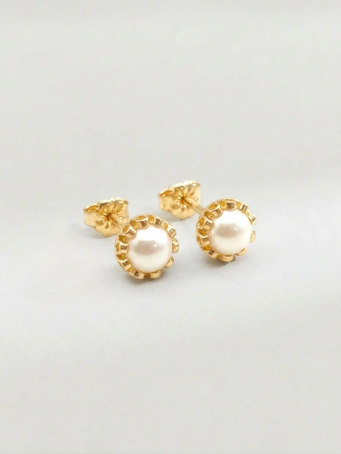 Aros Perla Cultivada Cuello de Gala Grande Oro 18k 1