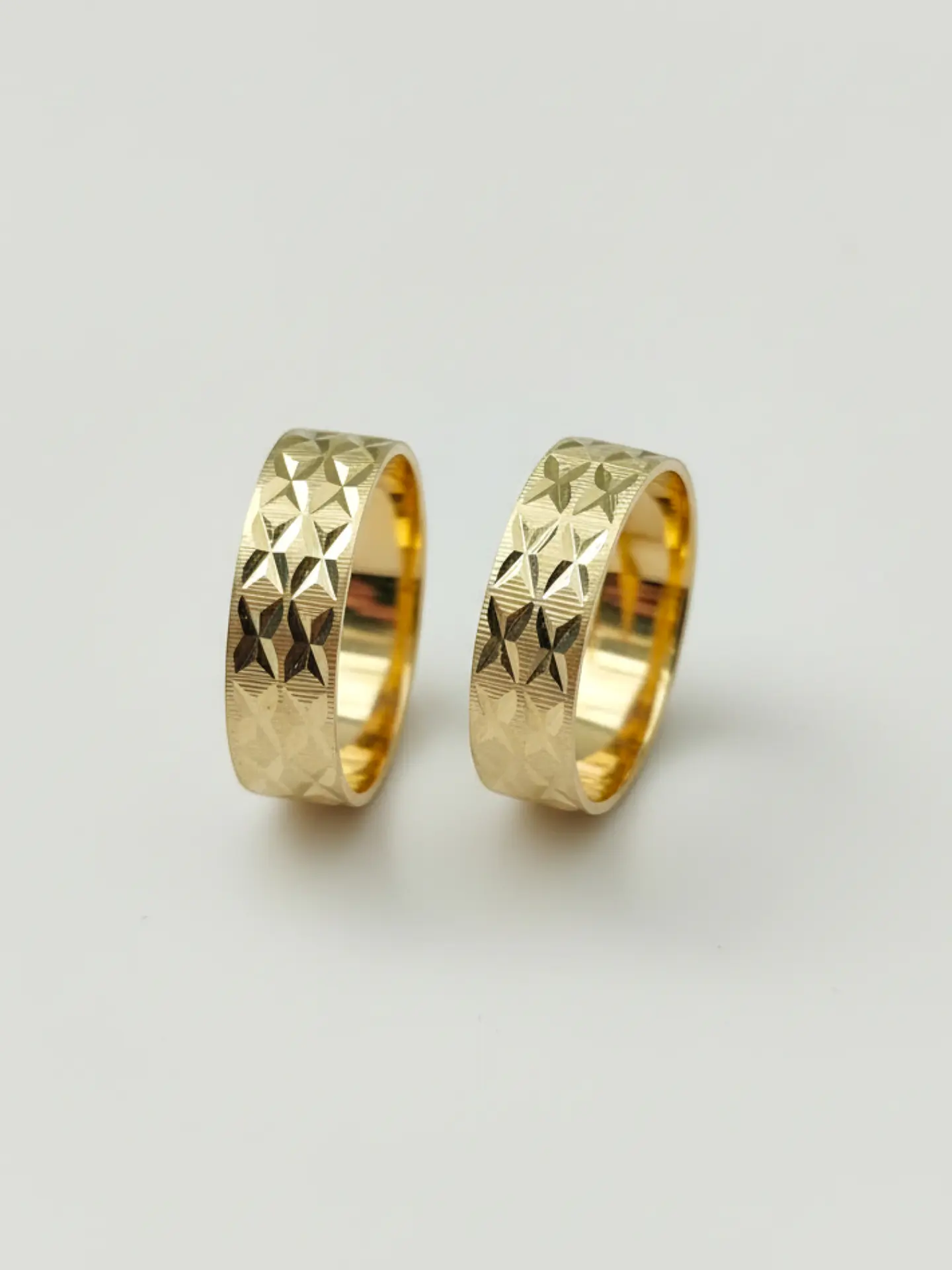 Argollas Nupciales Tallado Rombo 5 mm Oro 18k 2