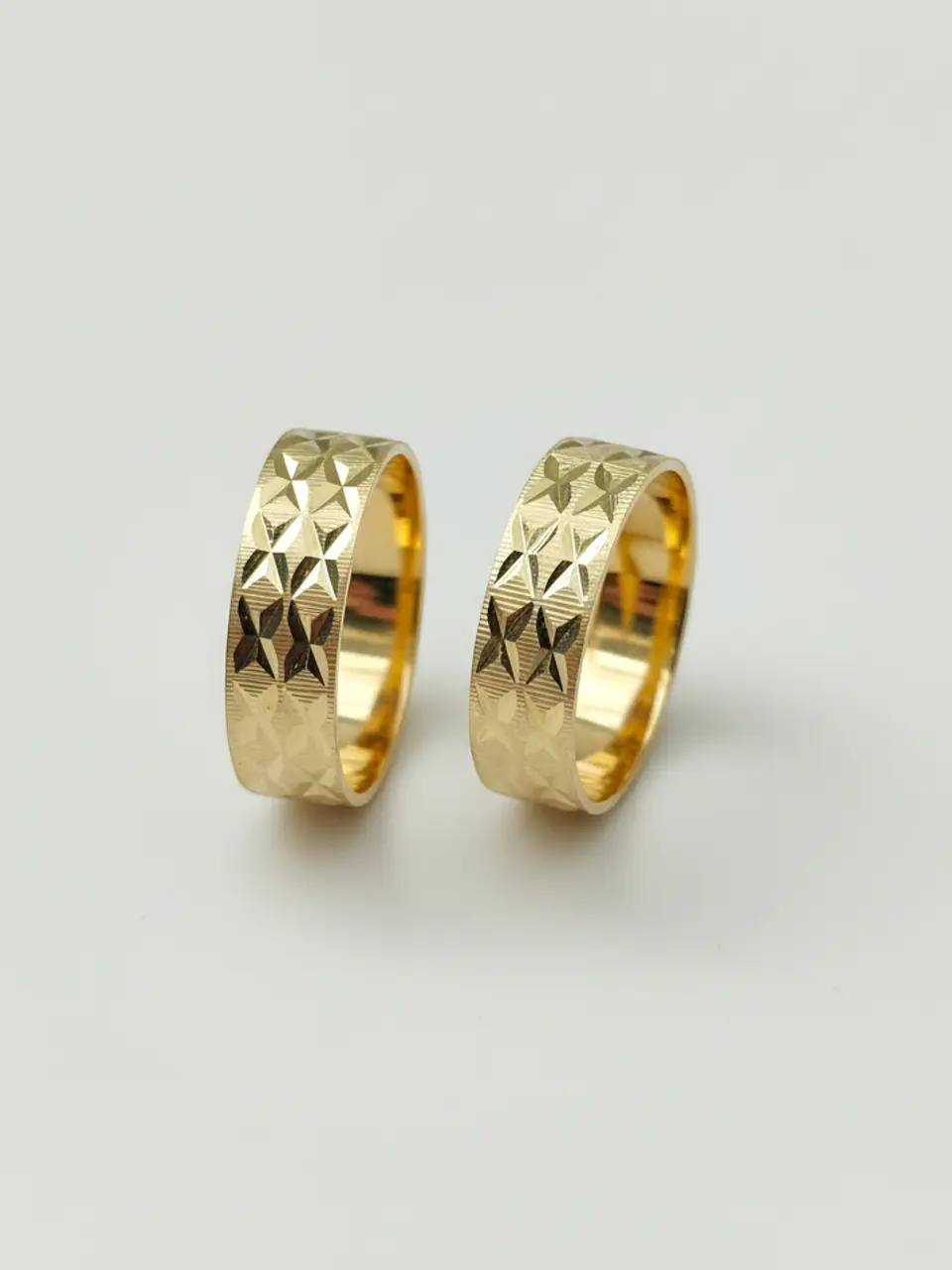 Argollas Nupciales Tallado Rombo 5 mm Oro 18k 2
