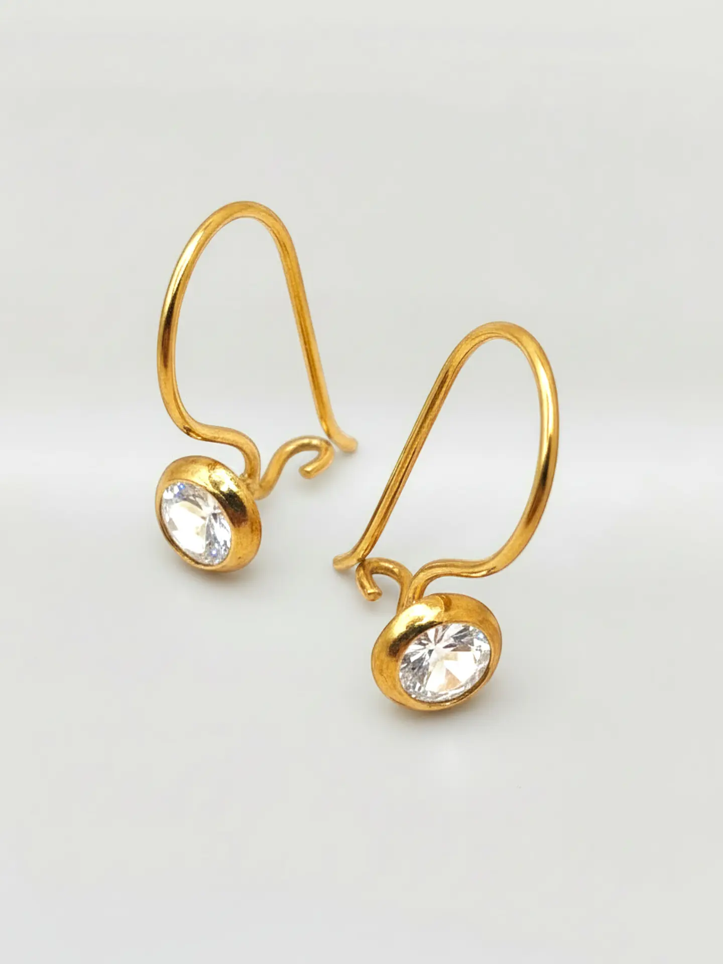 Aros Punto de Luz Resplandor Circón Oro 18k 6