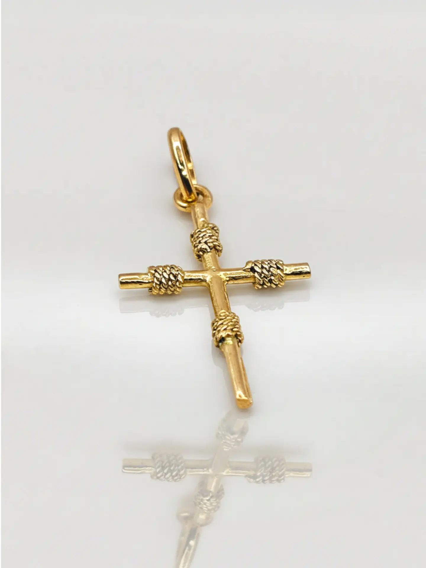 Colgante Cruz de Amarras Sagrada Oro 18k 1