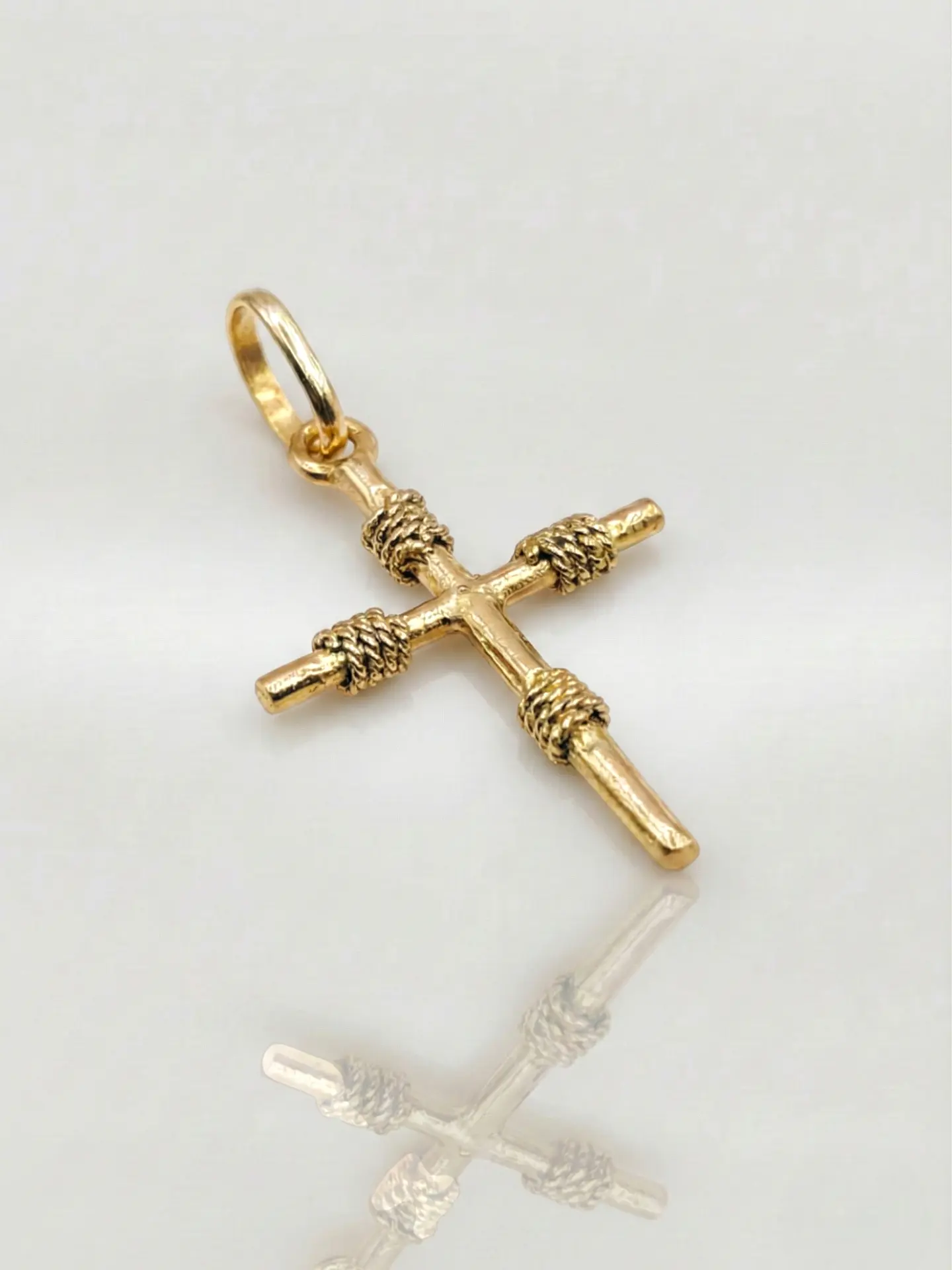 Colgante Cruz de Amarras Sagrada Oro 18k 4