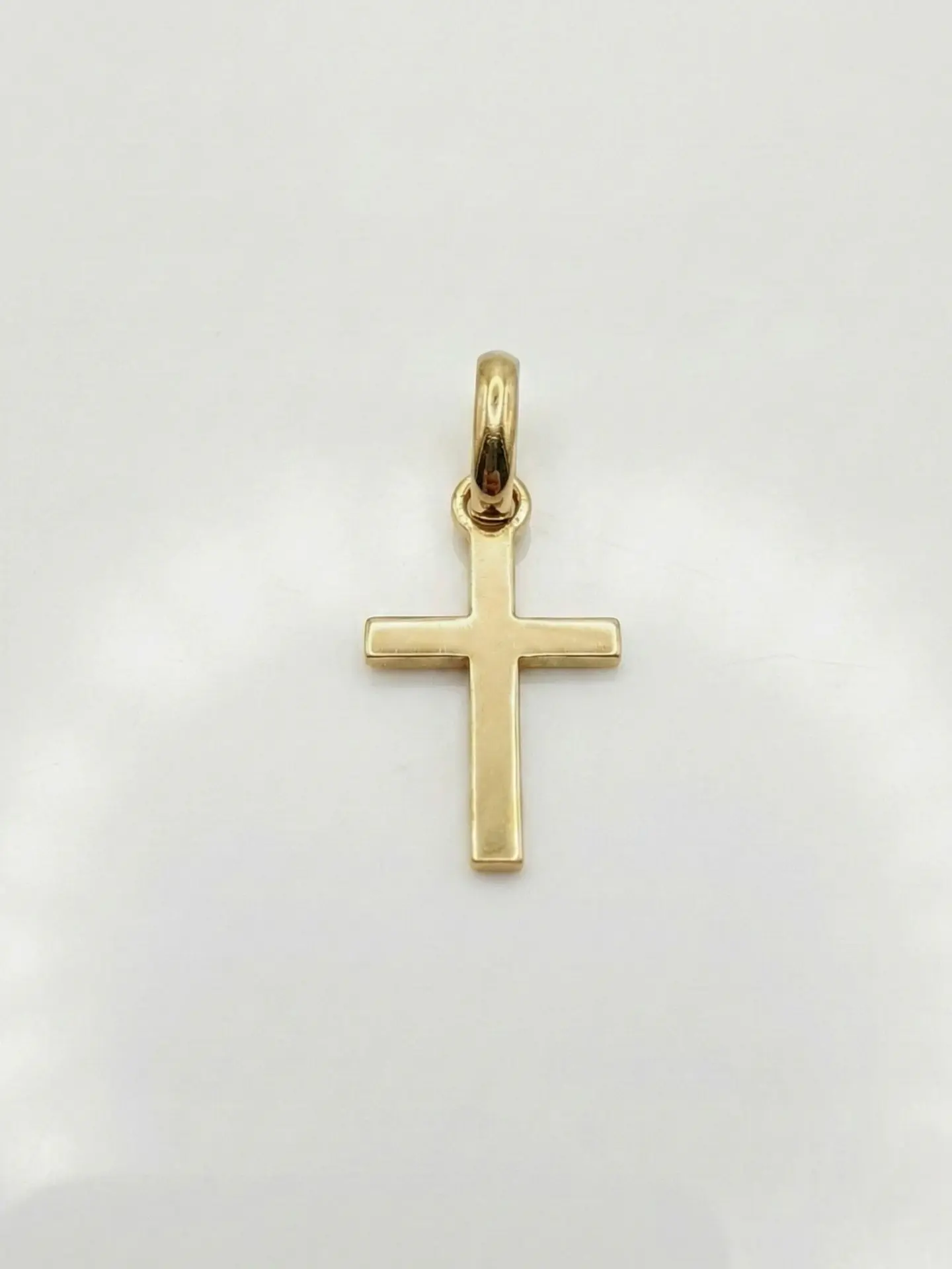 Colgante Cruz Estilizada Esencia Oro 18k 1