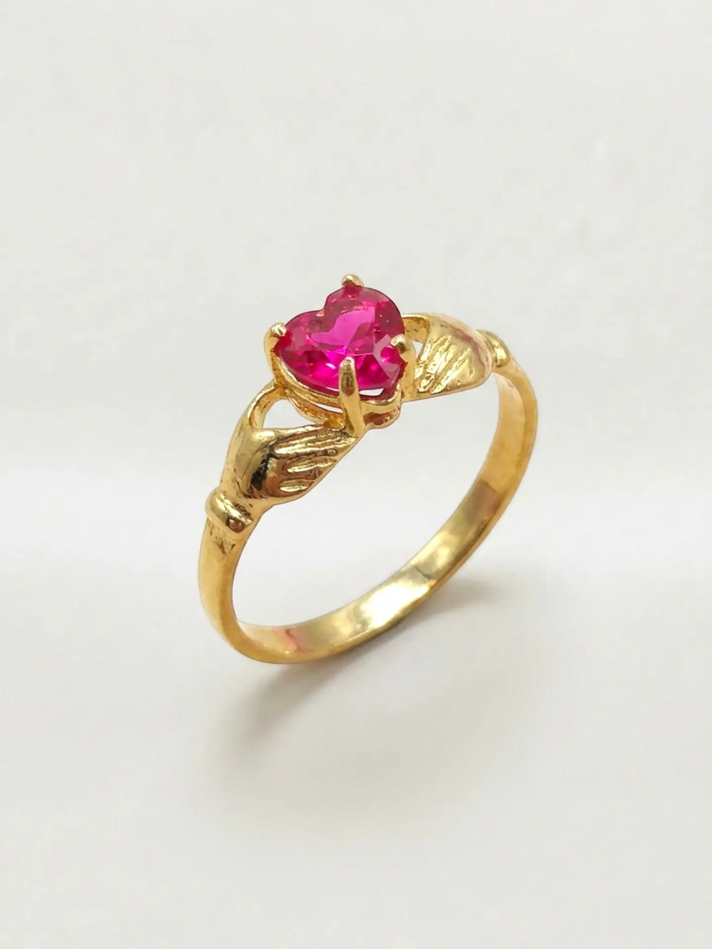 Anillo Amor Eterno Manos y Rubí Oro 18k 3