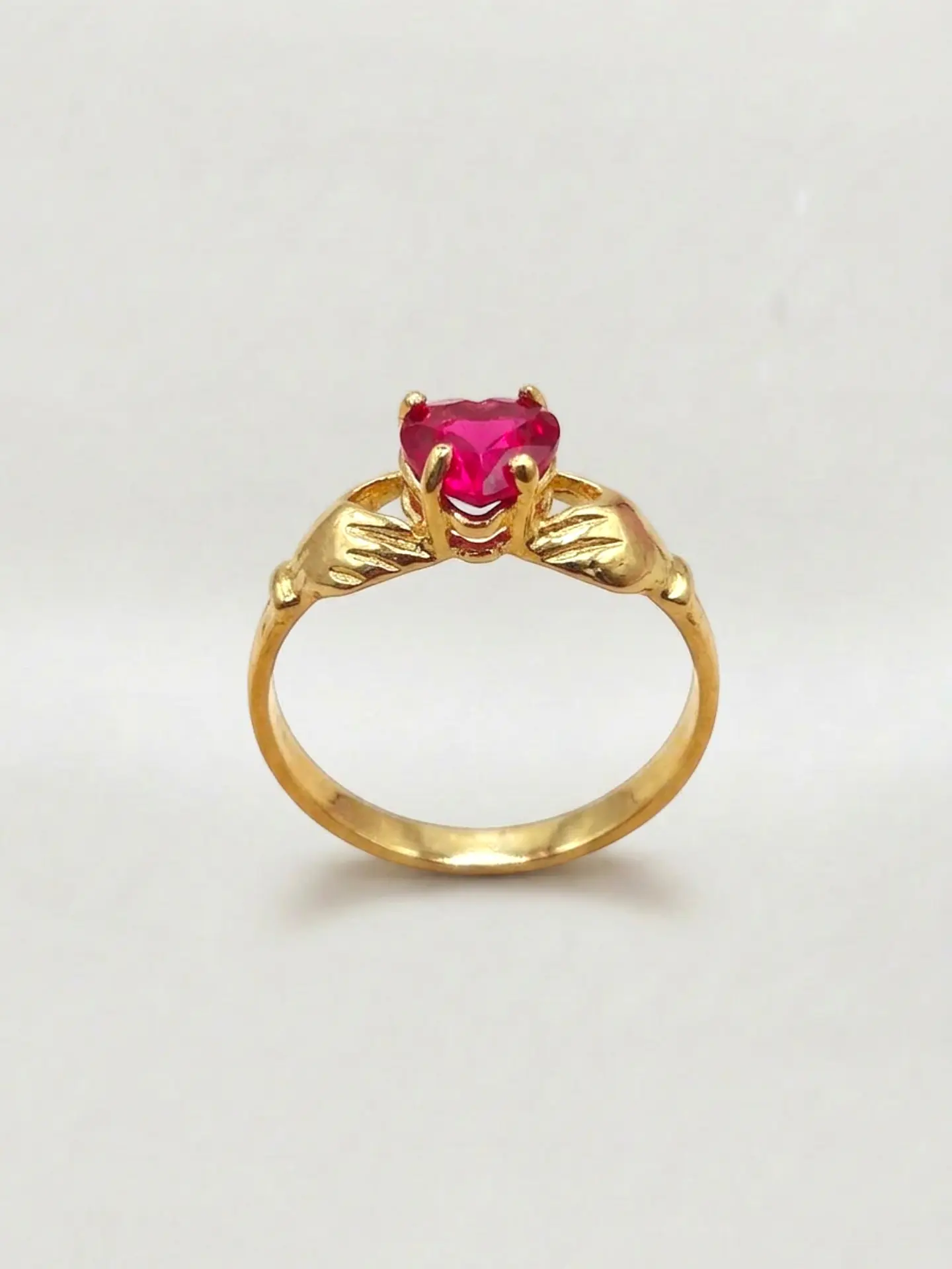 Anillo Amor Eterno Manos y Rubí Oro 18k 5