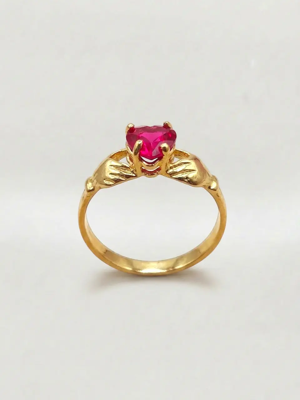 Anillo Amor Eterno Manos y Rubí Oro 18k 5