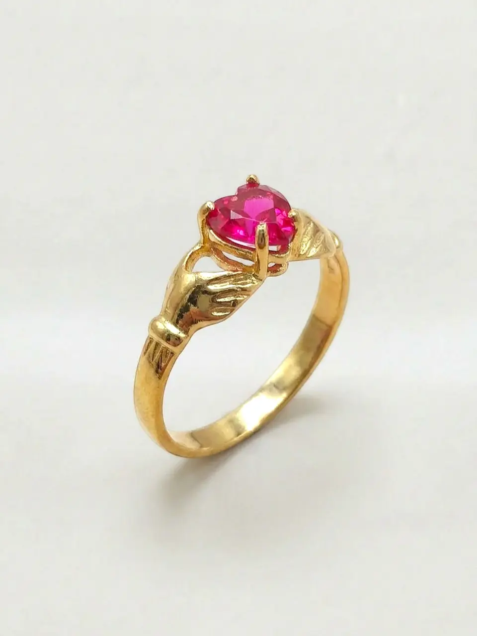 Anillo Amor Eterno Manos y Rubí Oro 18k 6