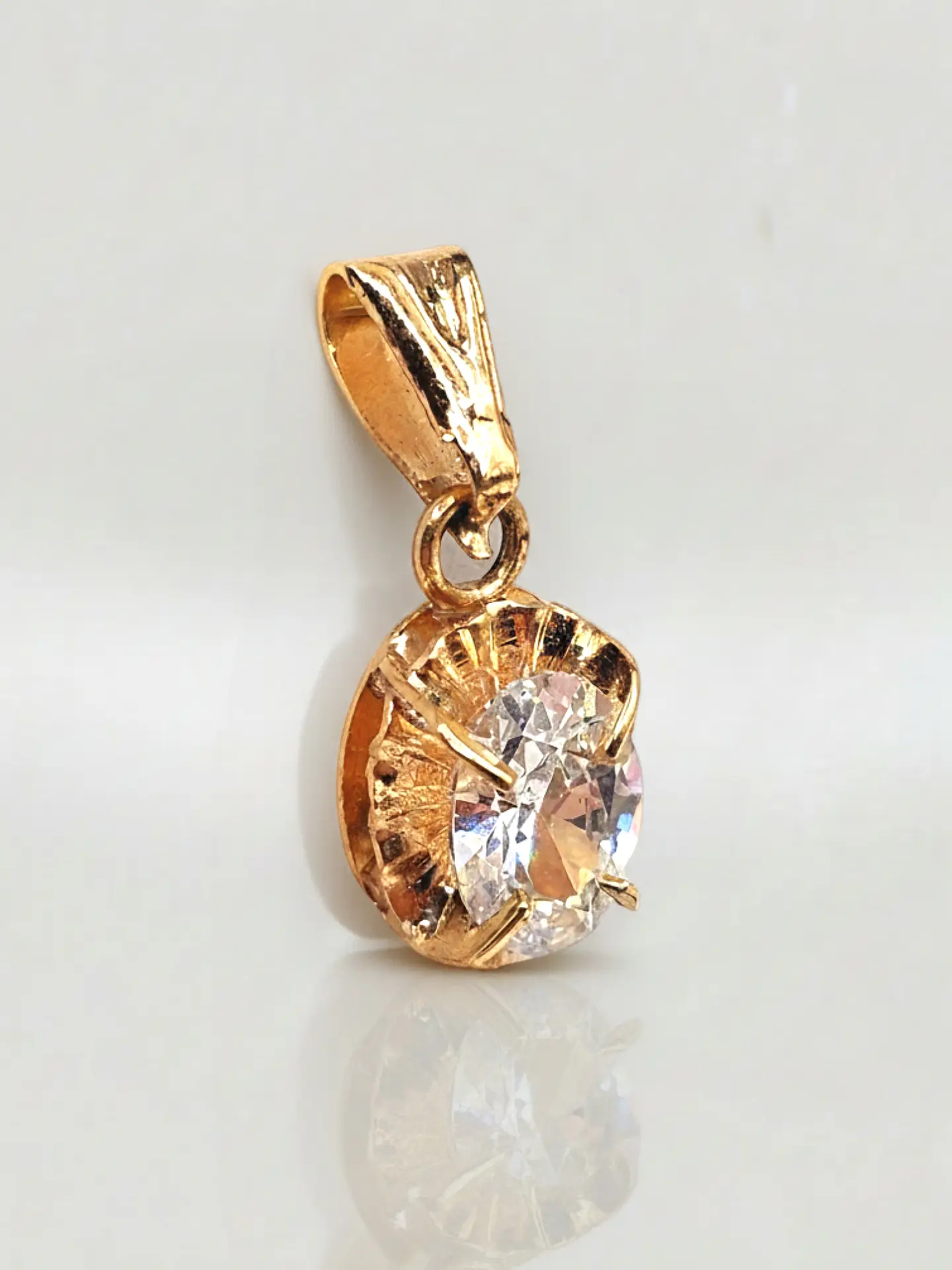 Colgante Chatón Oval de Circón Oro 18k 3