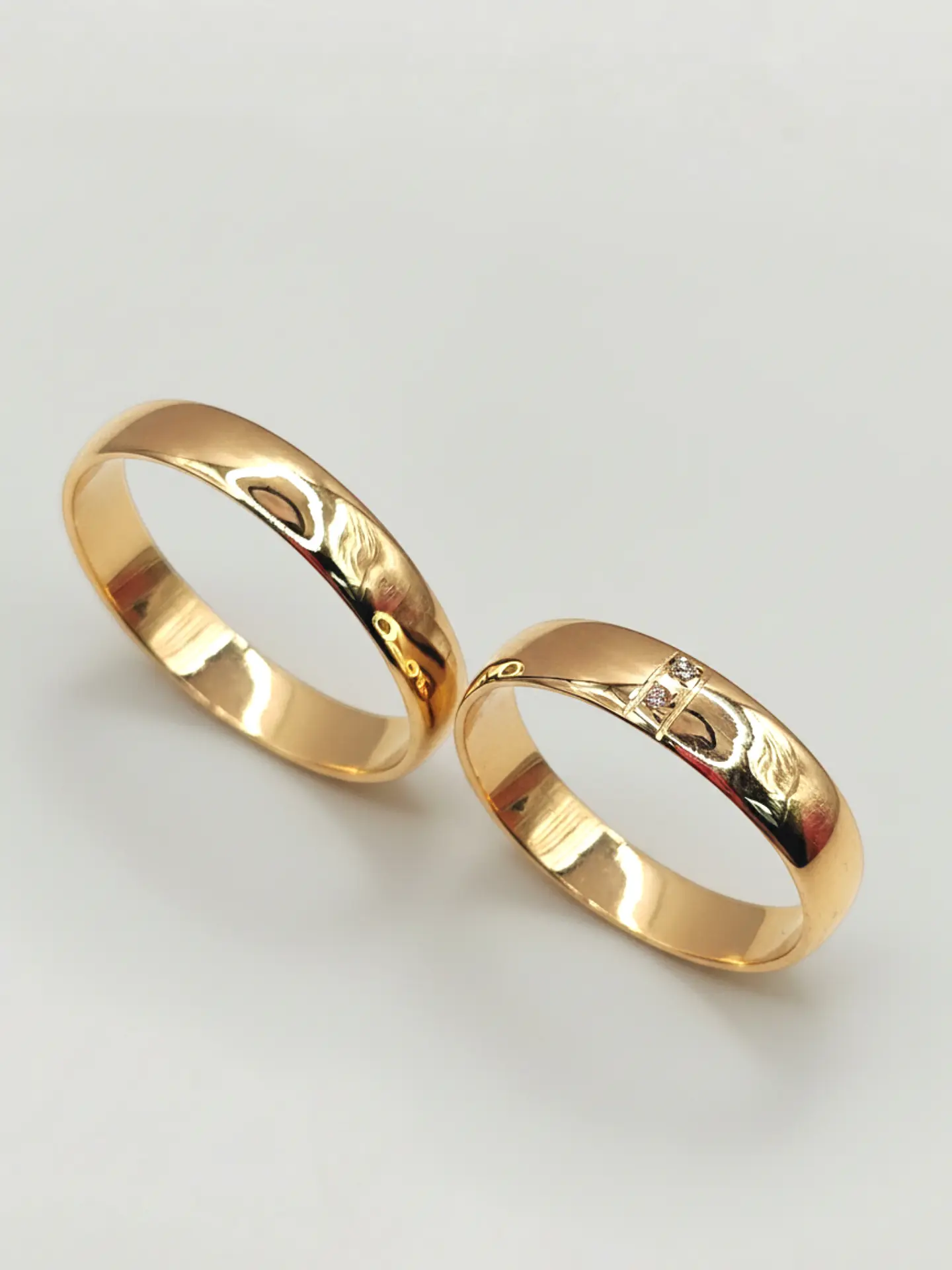 Argollas Nupciales Media Caña con Circones 4 mm Oro 18k 1