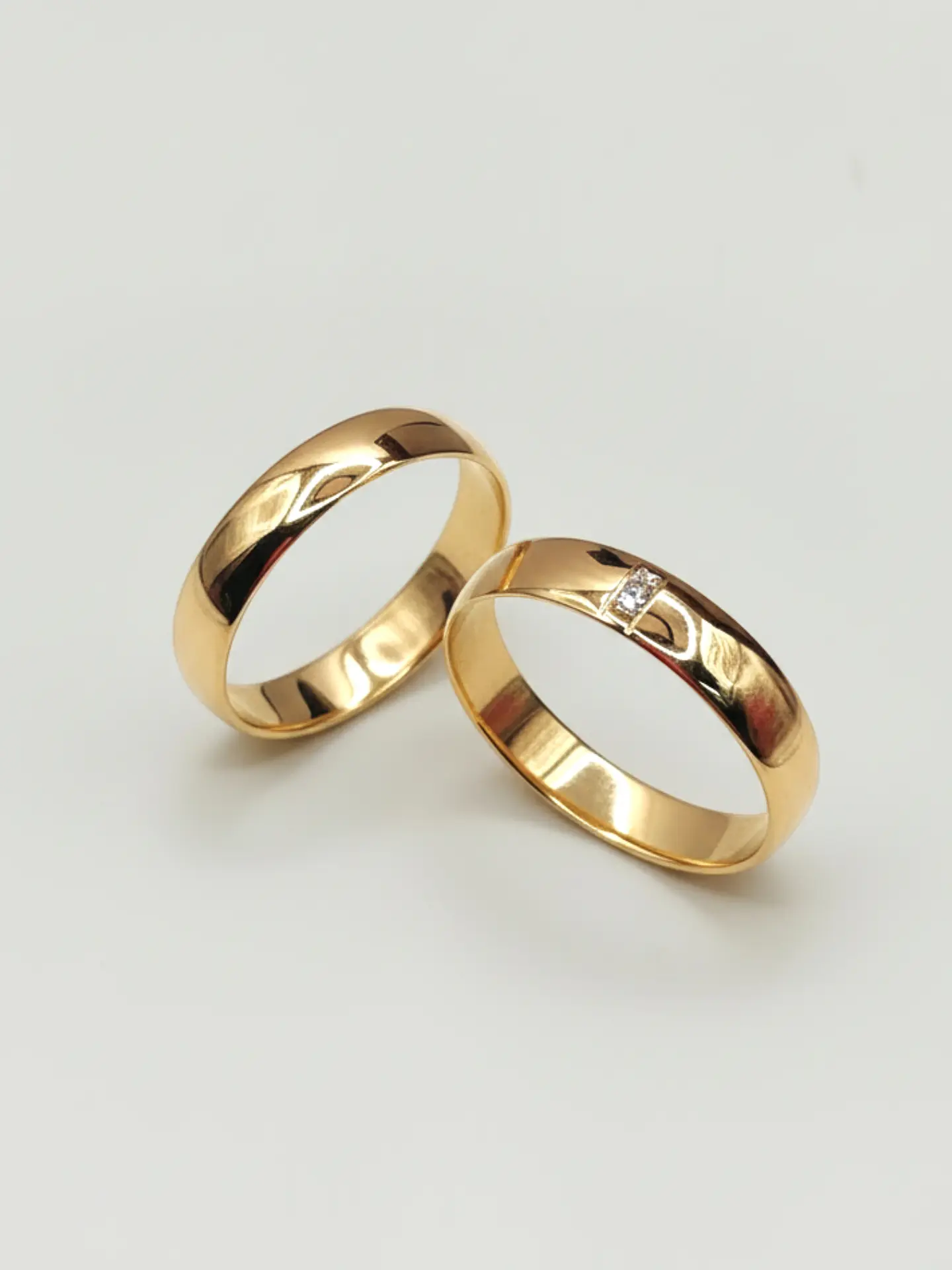Argollas Nupciales Media Caña con Circones 4 mm Oro 18k 2