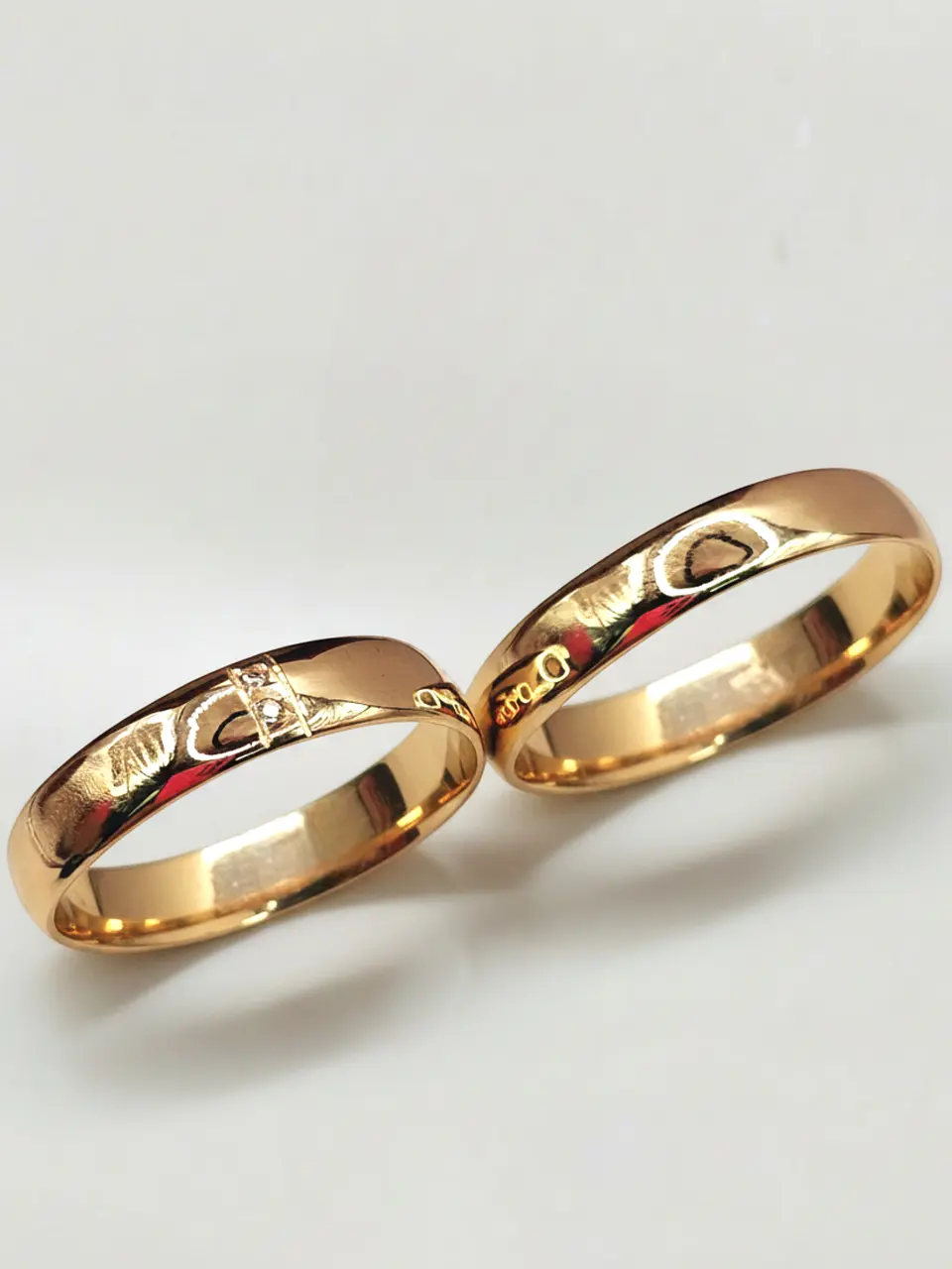 Argollas Nupciales Media Caña con Circones 4 mm Oro 18k 3