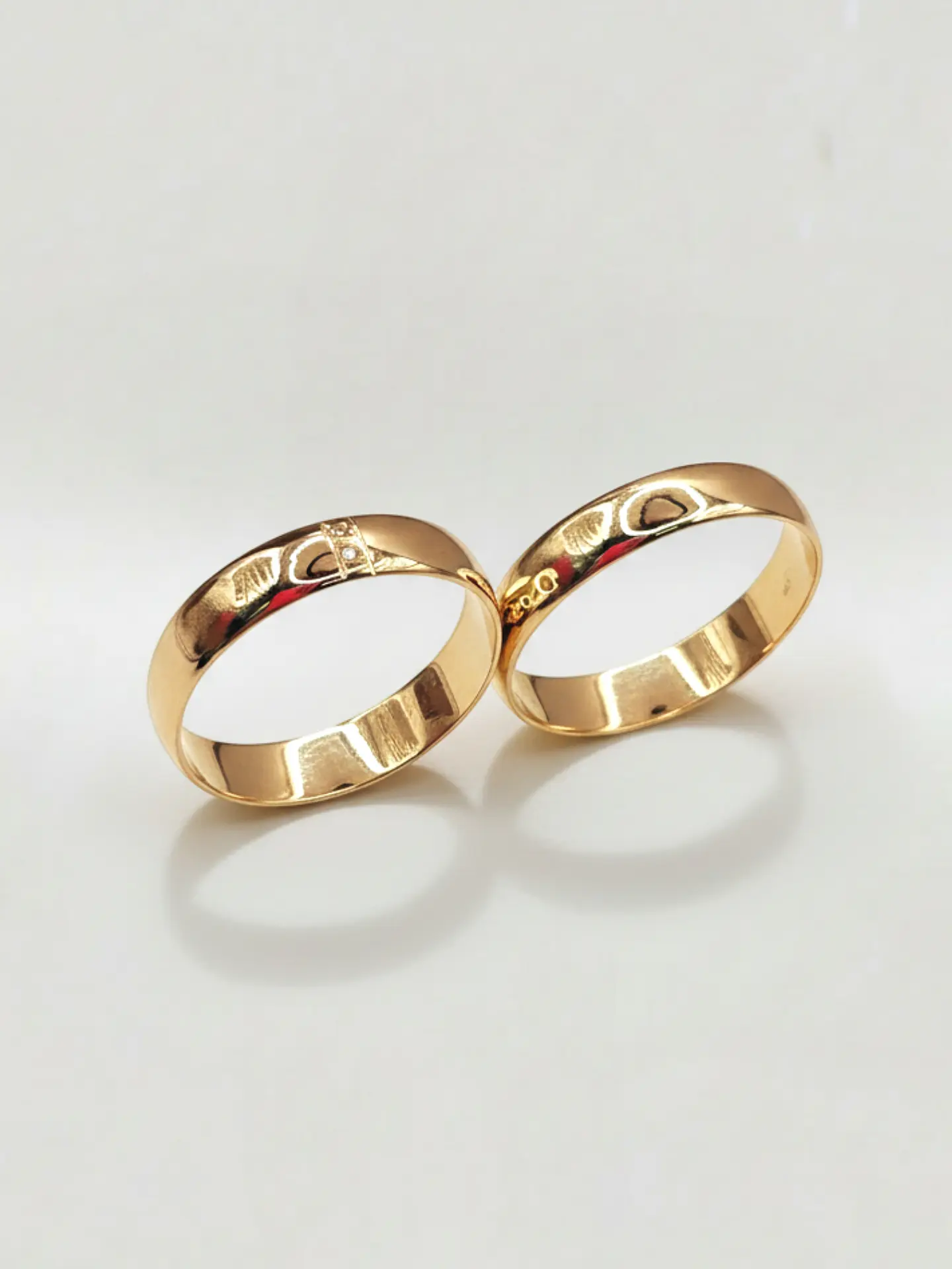 Argollas Nupciales Media Caña con Circones 4 mm Oro 18k 4