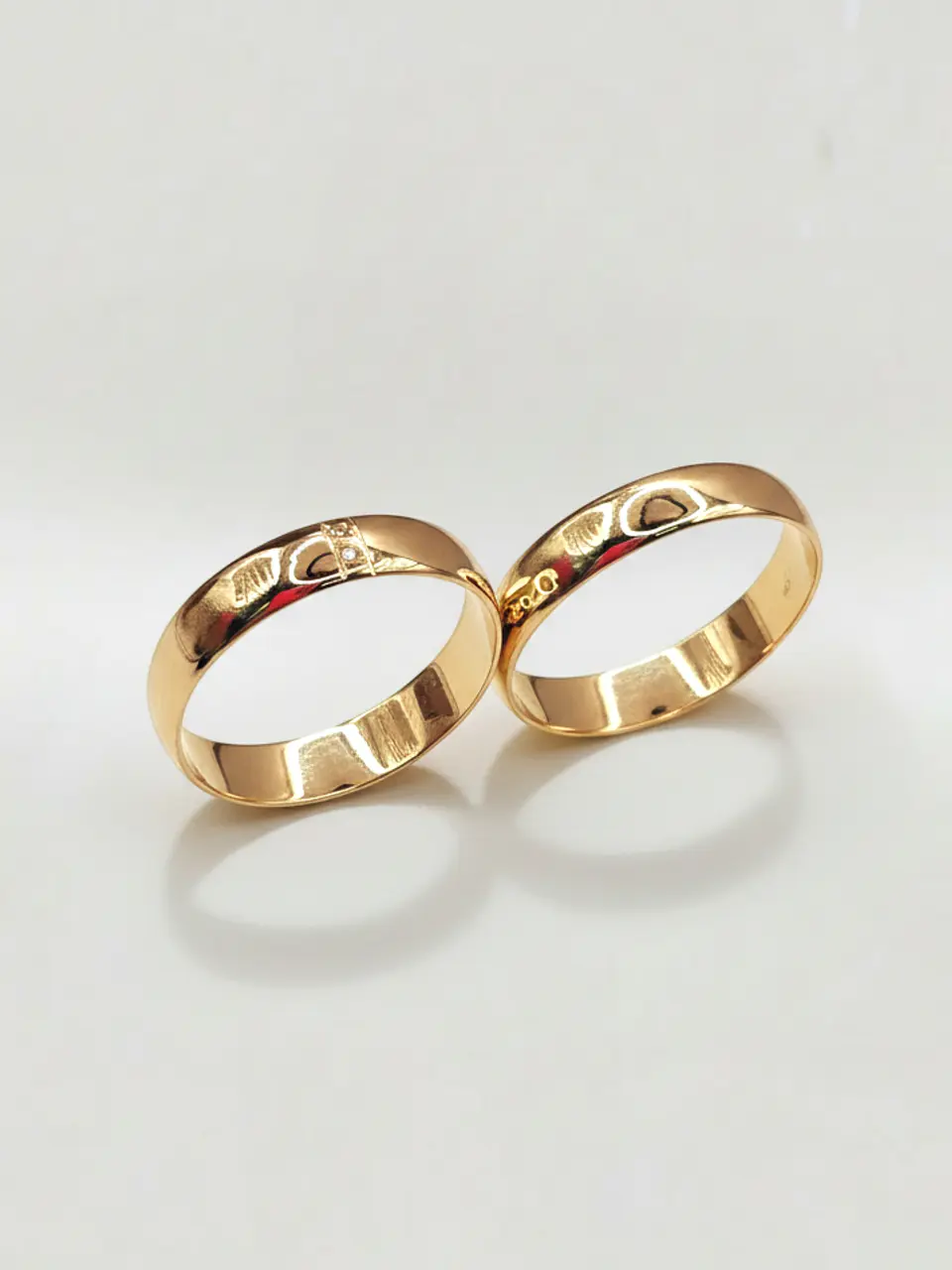 Argollas Nupciales Media Caña con Circones 4 mm Oro 18k 4