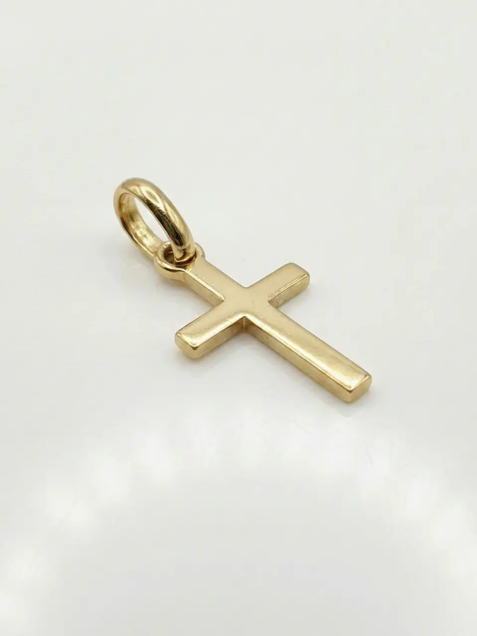 Colgante Cruz Estilizada Esencia Oro 18k 2