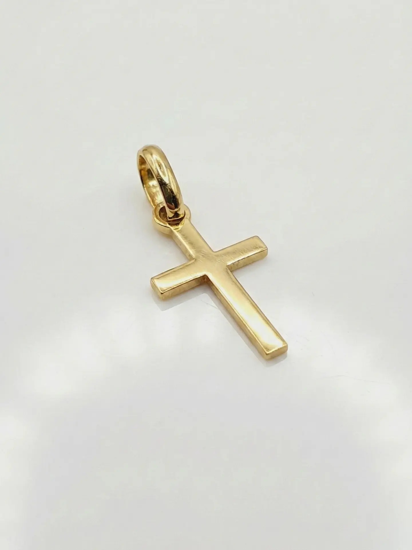 Colgante Cruz Estilizada Esencia Oro 18k 4