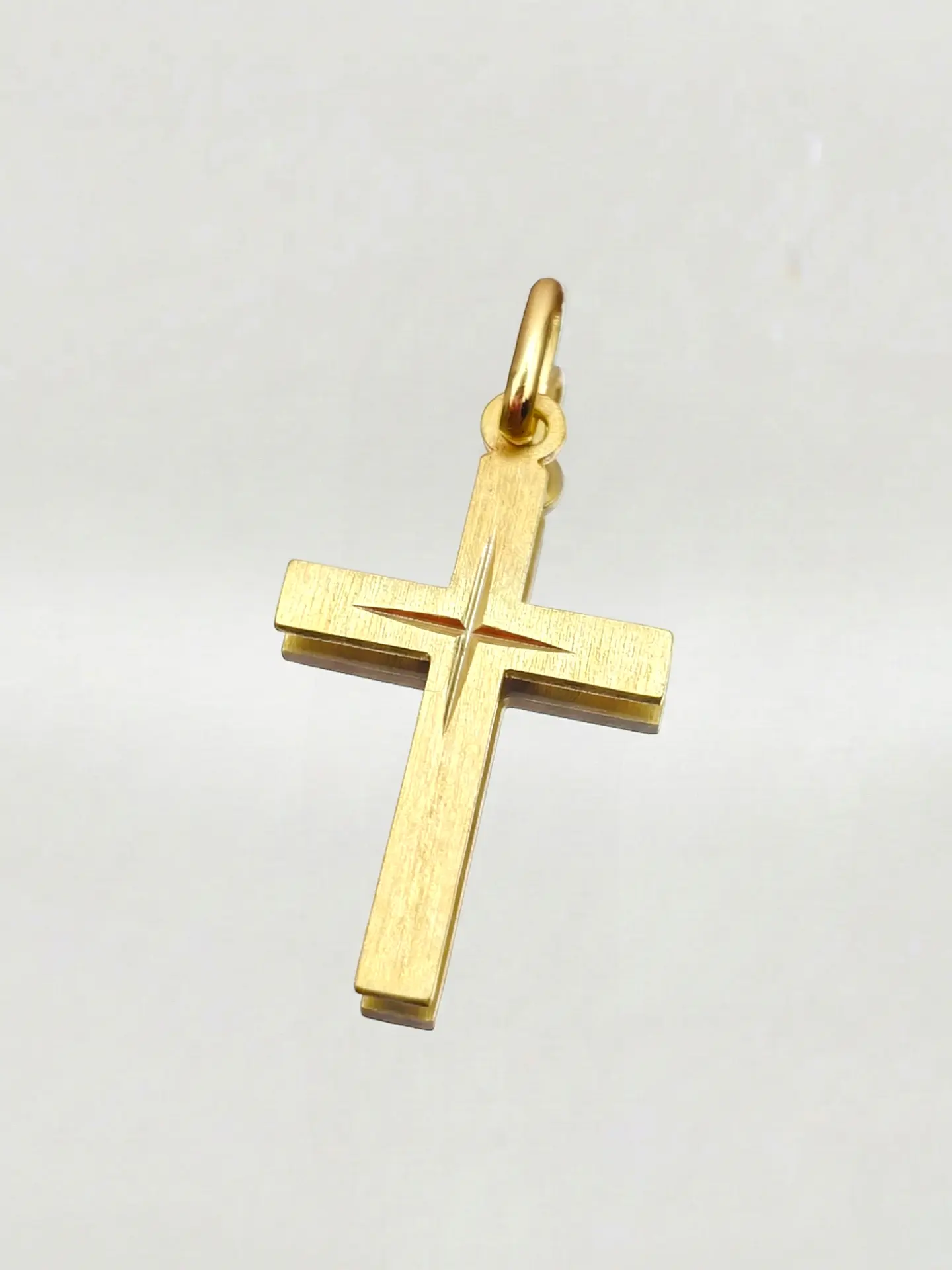 Colgante Cruz Calada de Fe Oro 18k 1