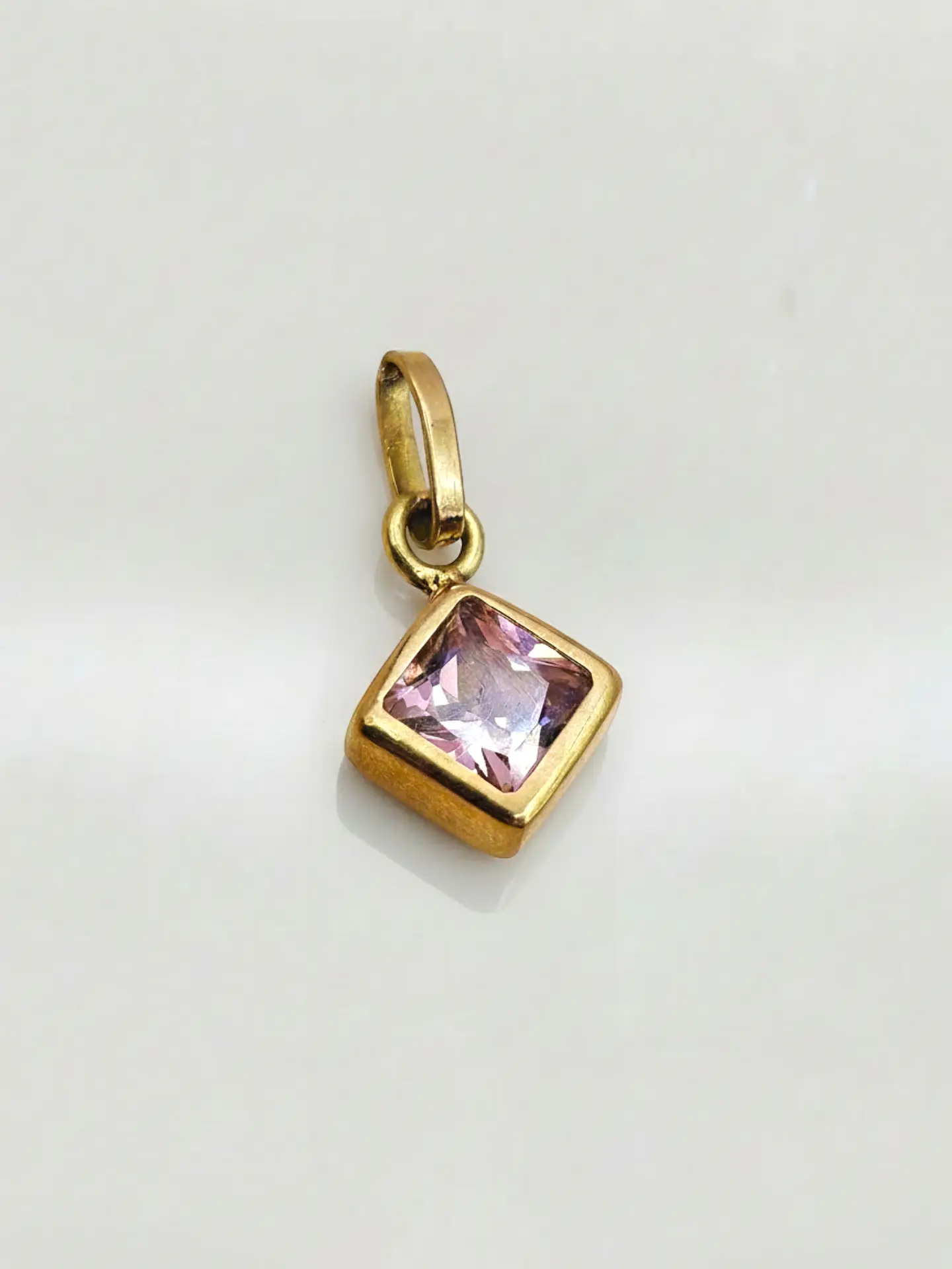 Colgante Rombo Rosa de Francia Mística Oro 18k 2