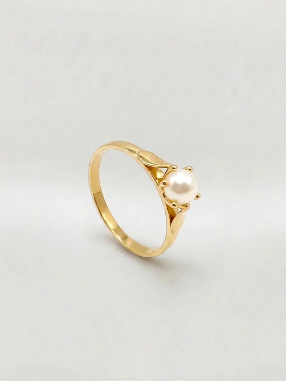 Anillo Pistilo Perla Cultivada Esplendor Oro 18k 5