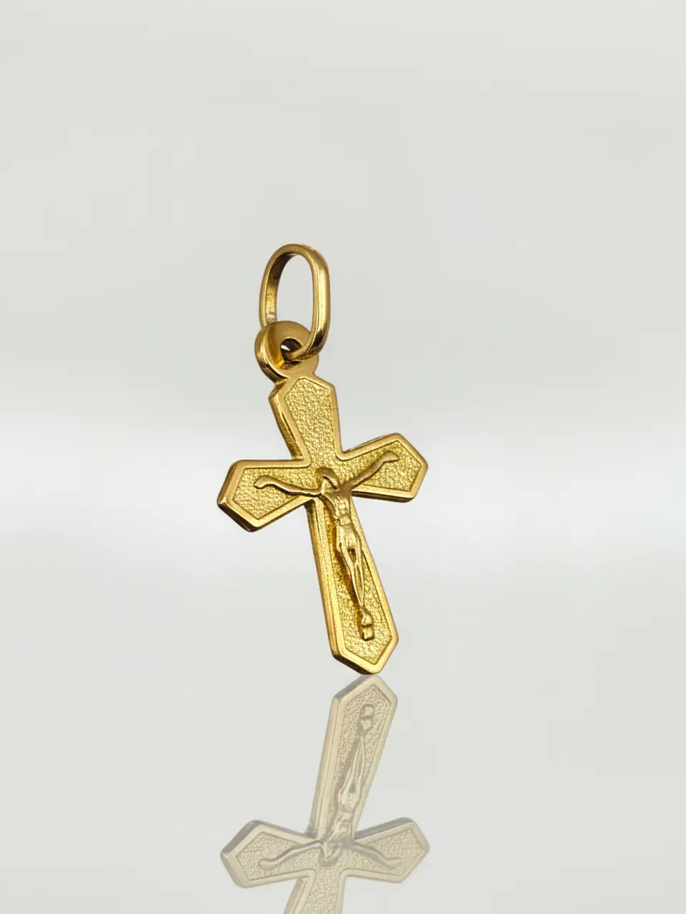 Colgante Fe Sagrada con Cristo Oro 18k 3