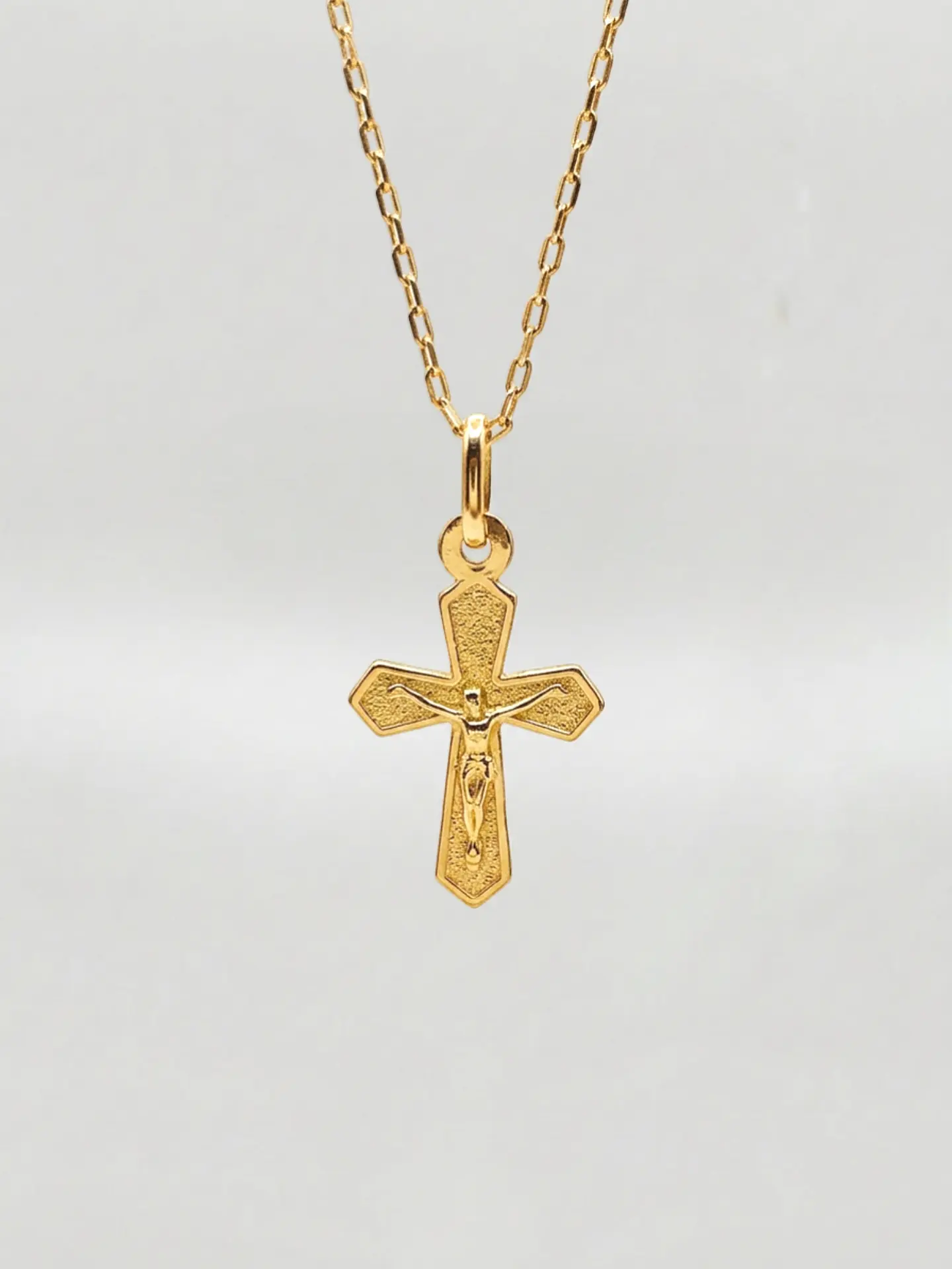 Cadena Fe Sagrada con Cristo Oro 18k 1