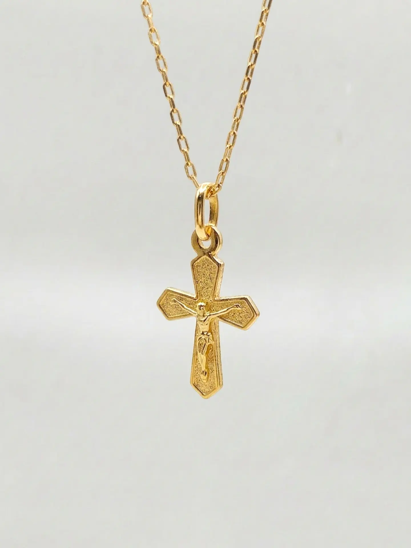 Cadena Fe Sagrada con Cristo Oro 18k 2