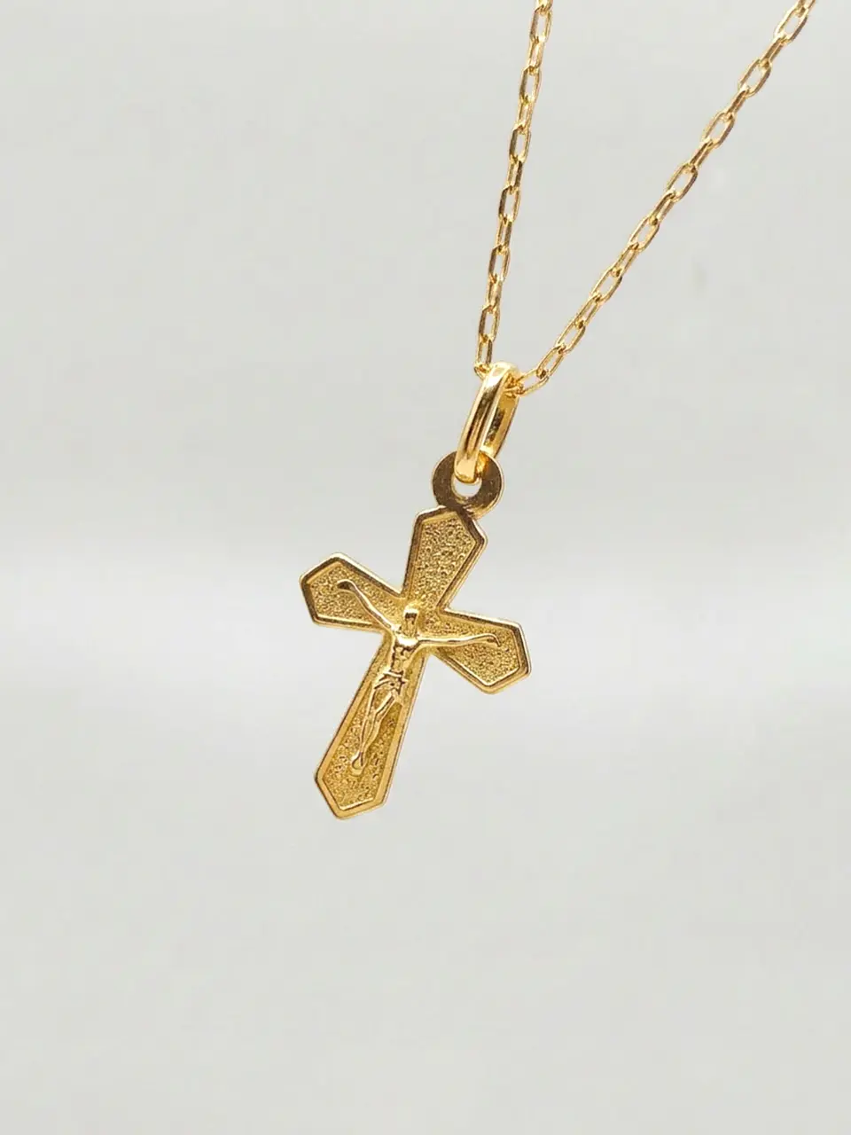 Cadena Fe Sagrada con Cristo Oro 18k 3