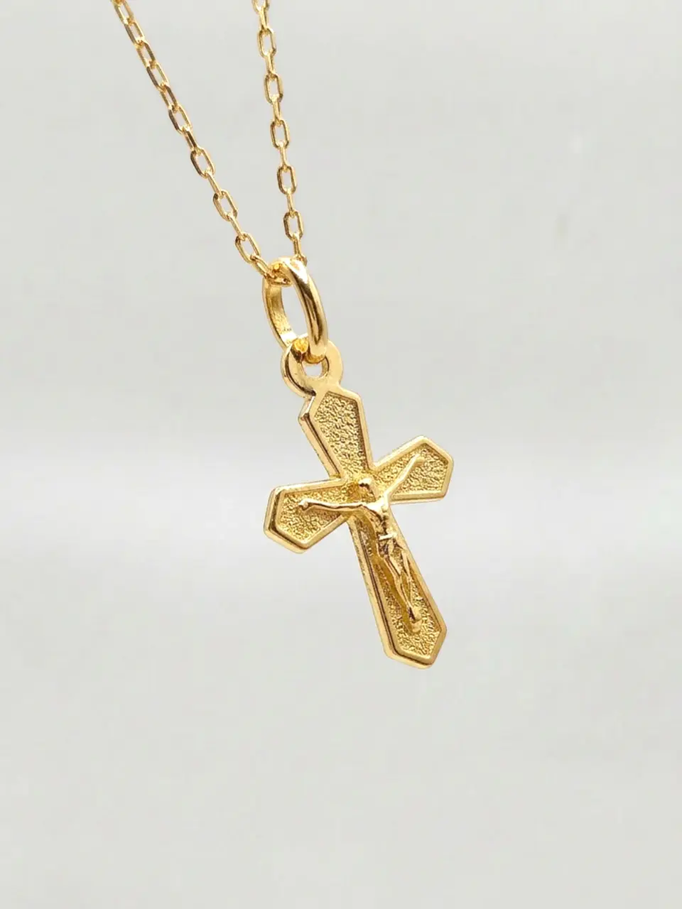 Cadena Fe Sagrada con Cristo Oro 18k 4