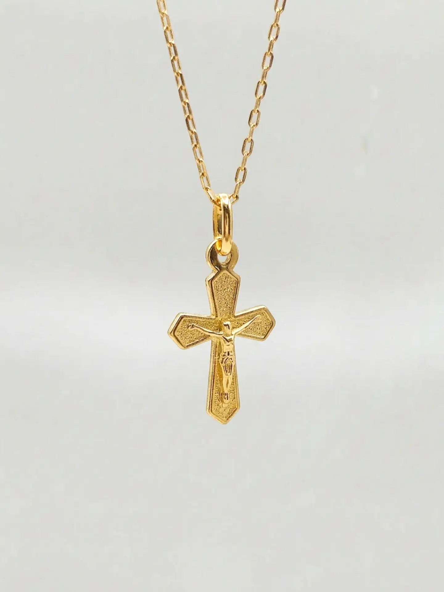 Cadena Fe Sagrada con Cristo Oro 18k 5