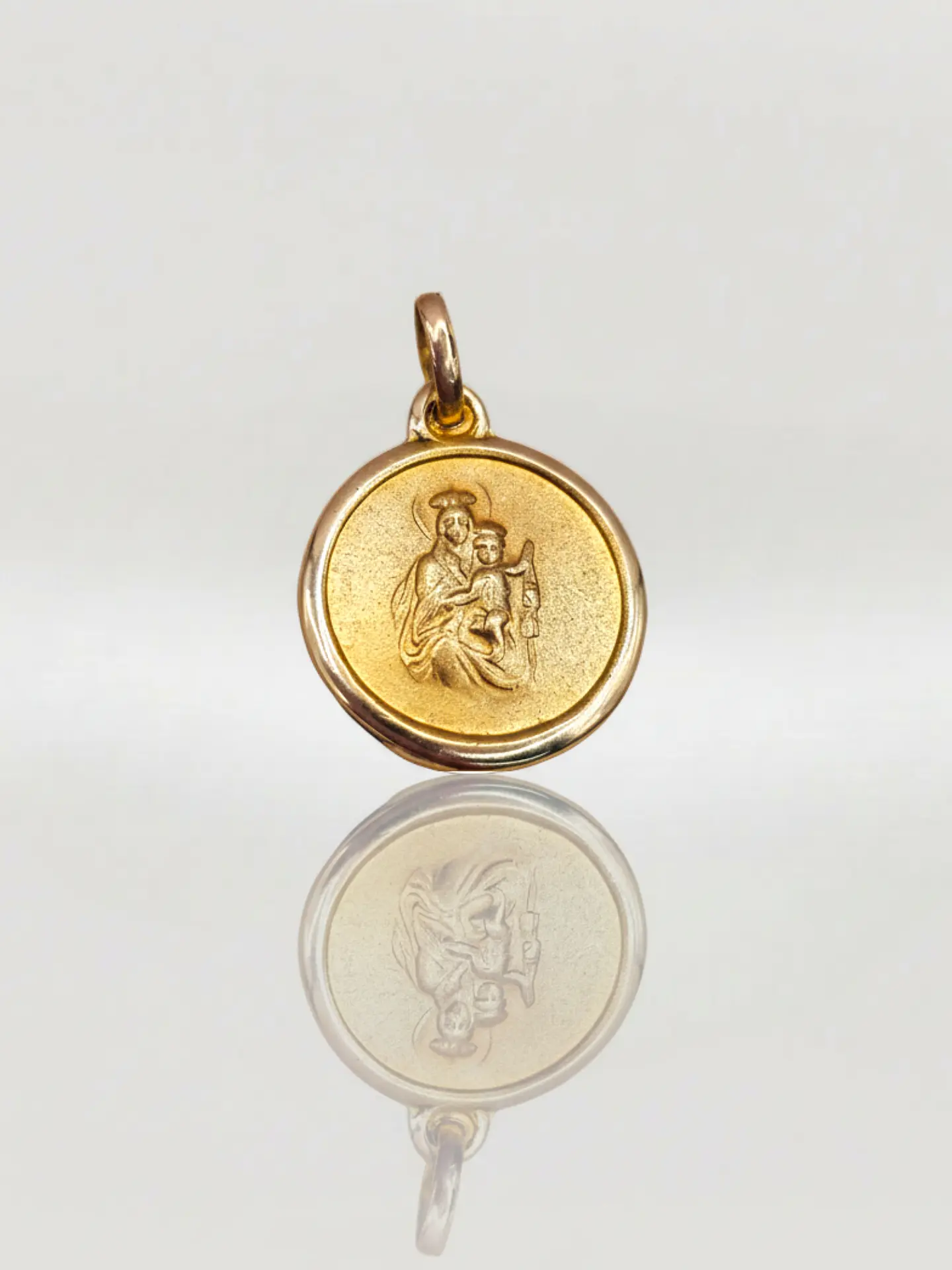 Colgante Devoción Virgen del Carmen Oro 18k 3