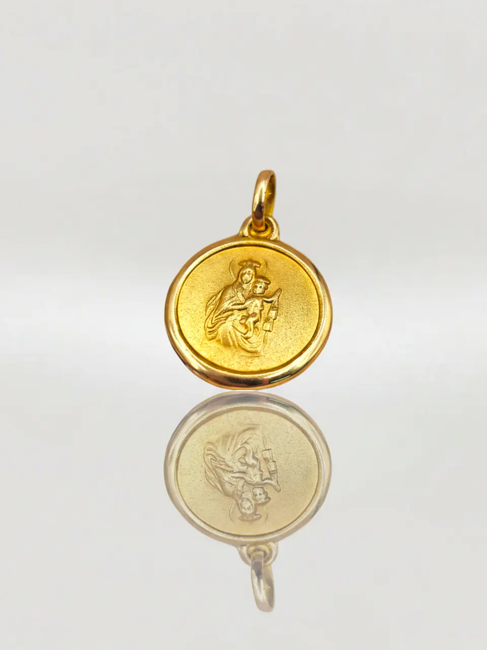 Colgante Devoción Virgen del Carmen Oro 18k 4