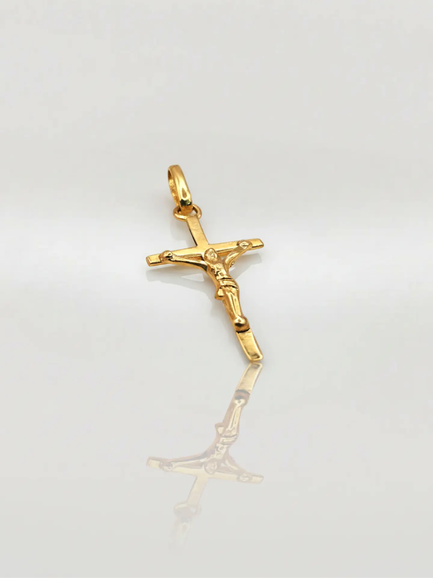 Colgante Cruz de Fe con Cristo Oro 18k 3