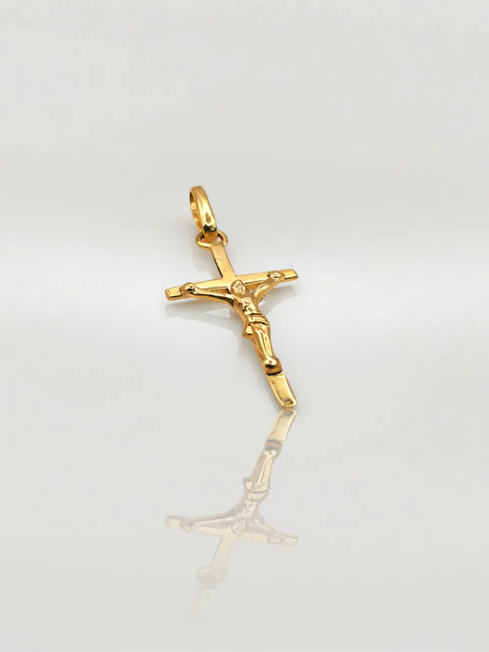 Colgante Cruz de Fe con Cristo Oro 18k 3