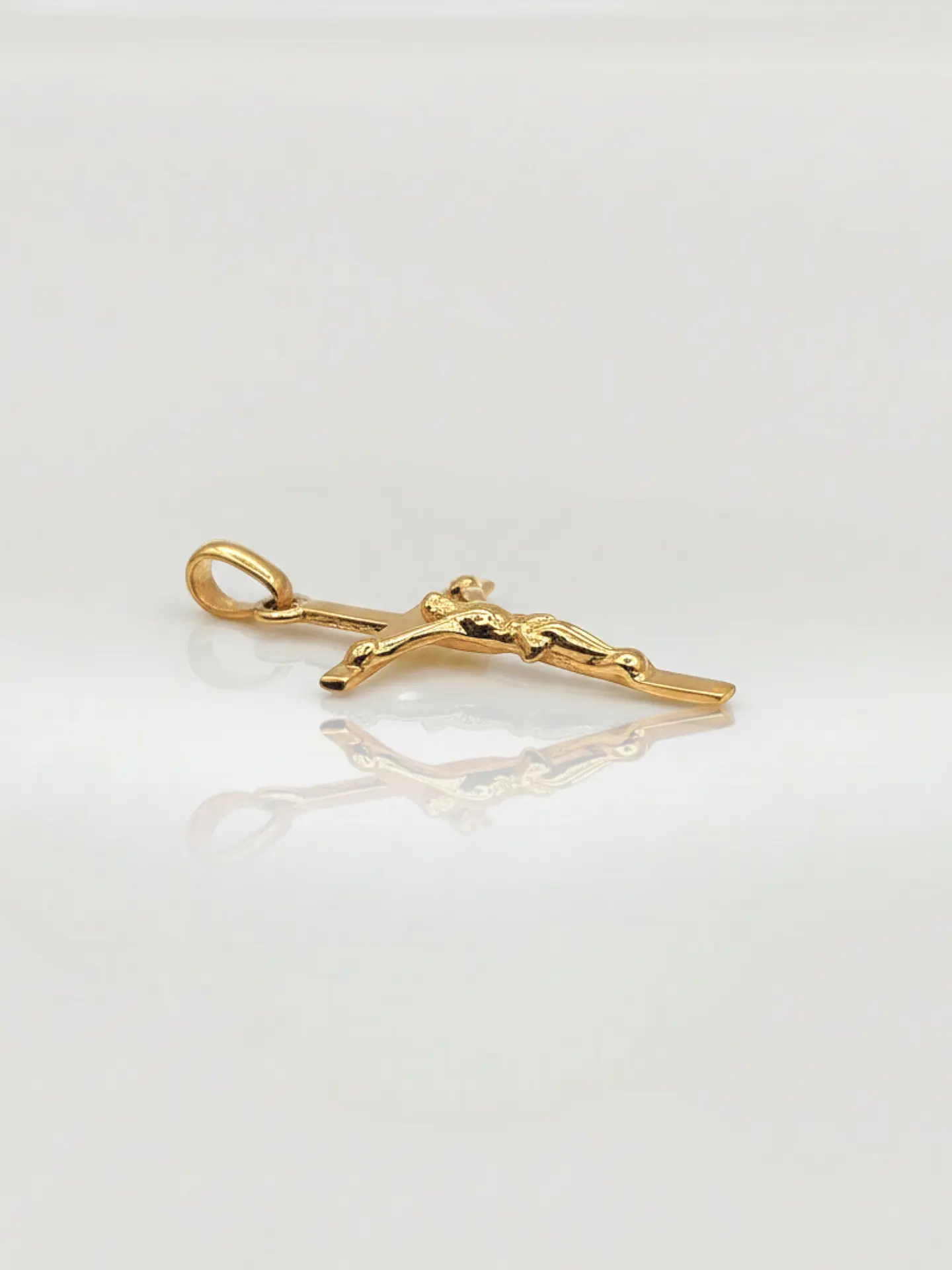 Colgante Cruz de Fe con Cristo Oro 18k 4