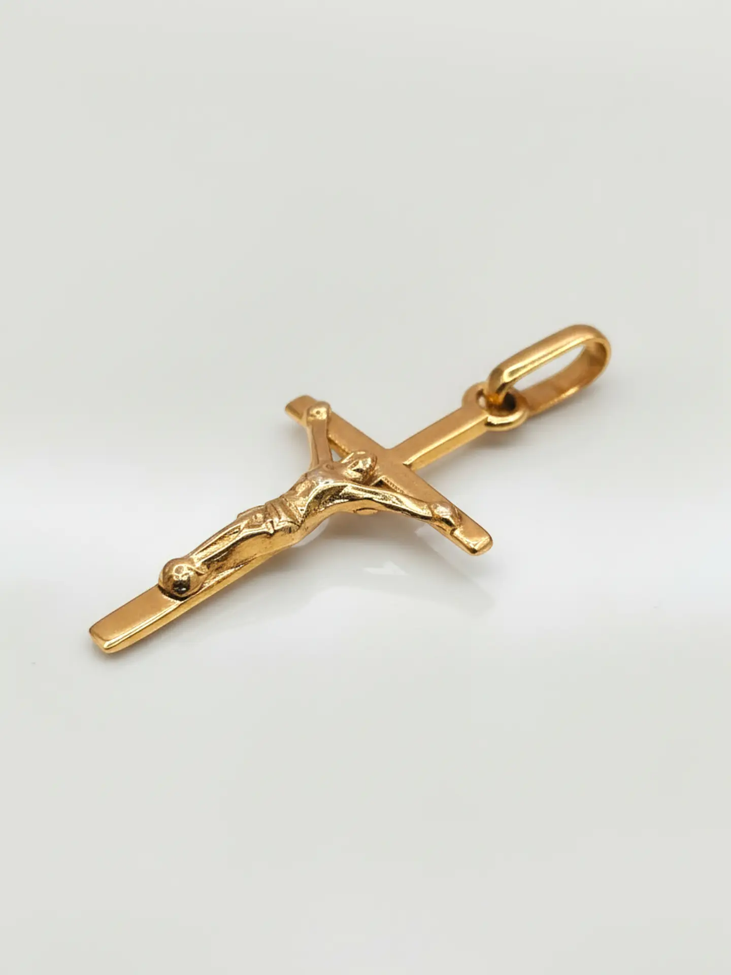 Colgante Cruz de Devoción con Cristo Oro 18k 1