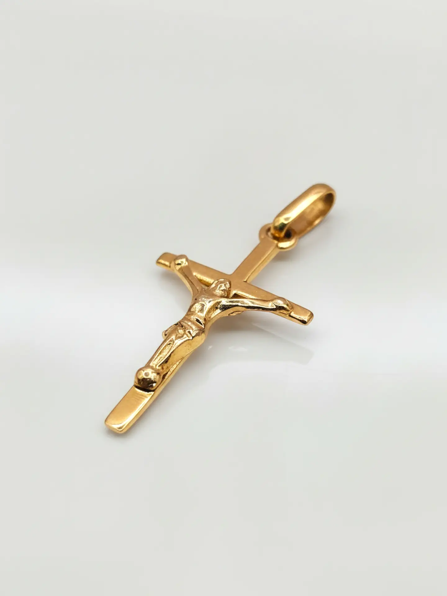 Colgante Cruz de Devoción con Cristo Oro 18k 3