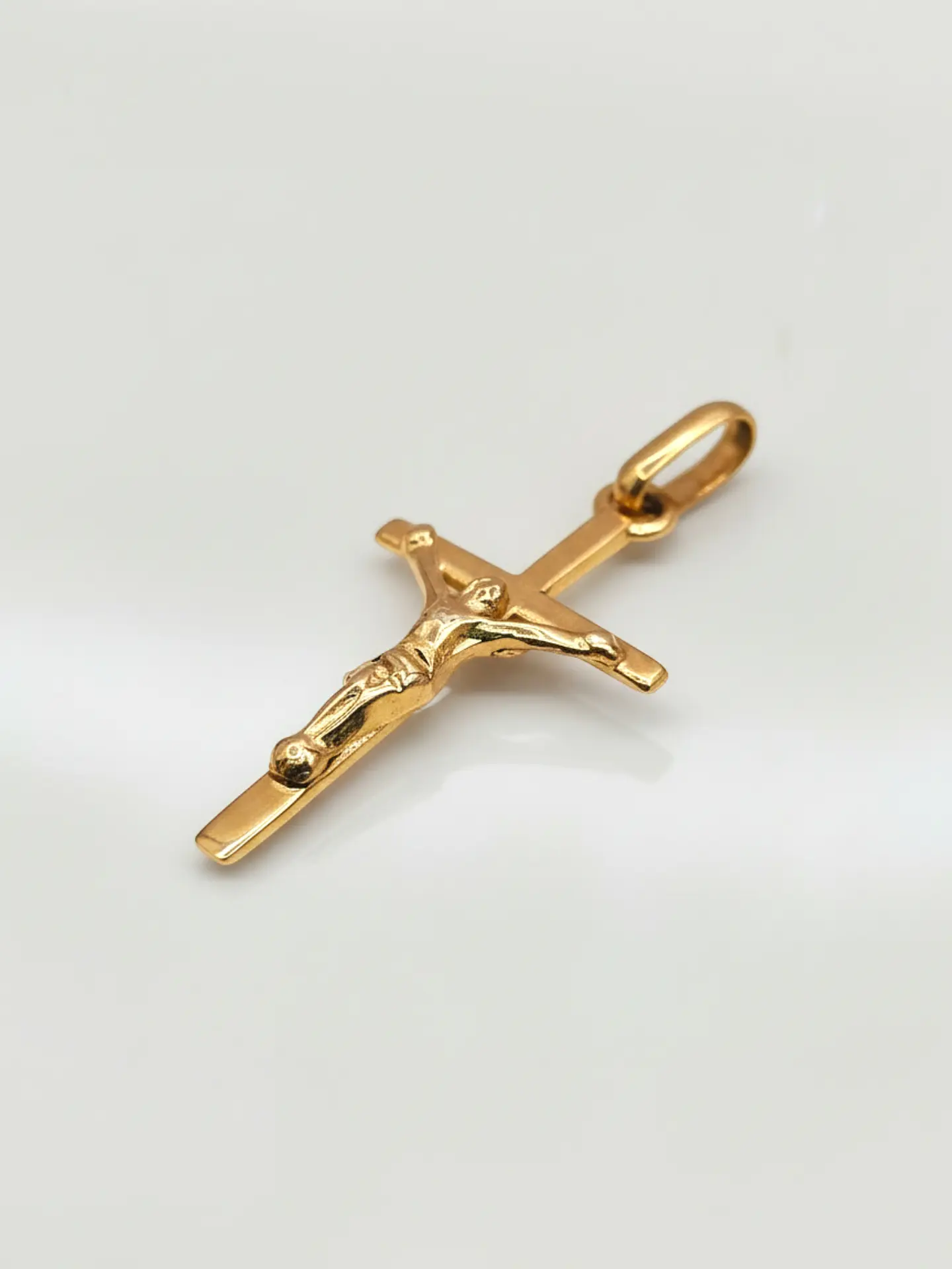 Colgante Cruz de Devoción con Cristo Oro 18k 4